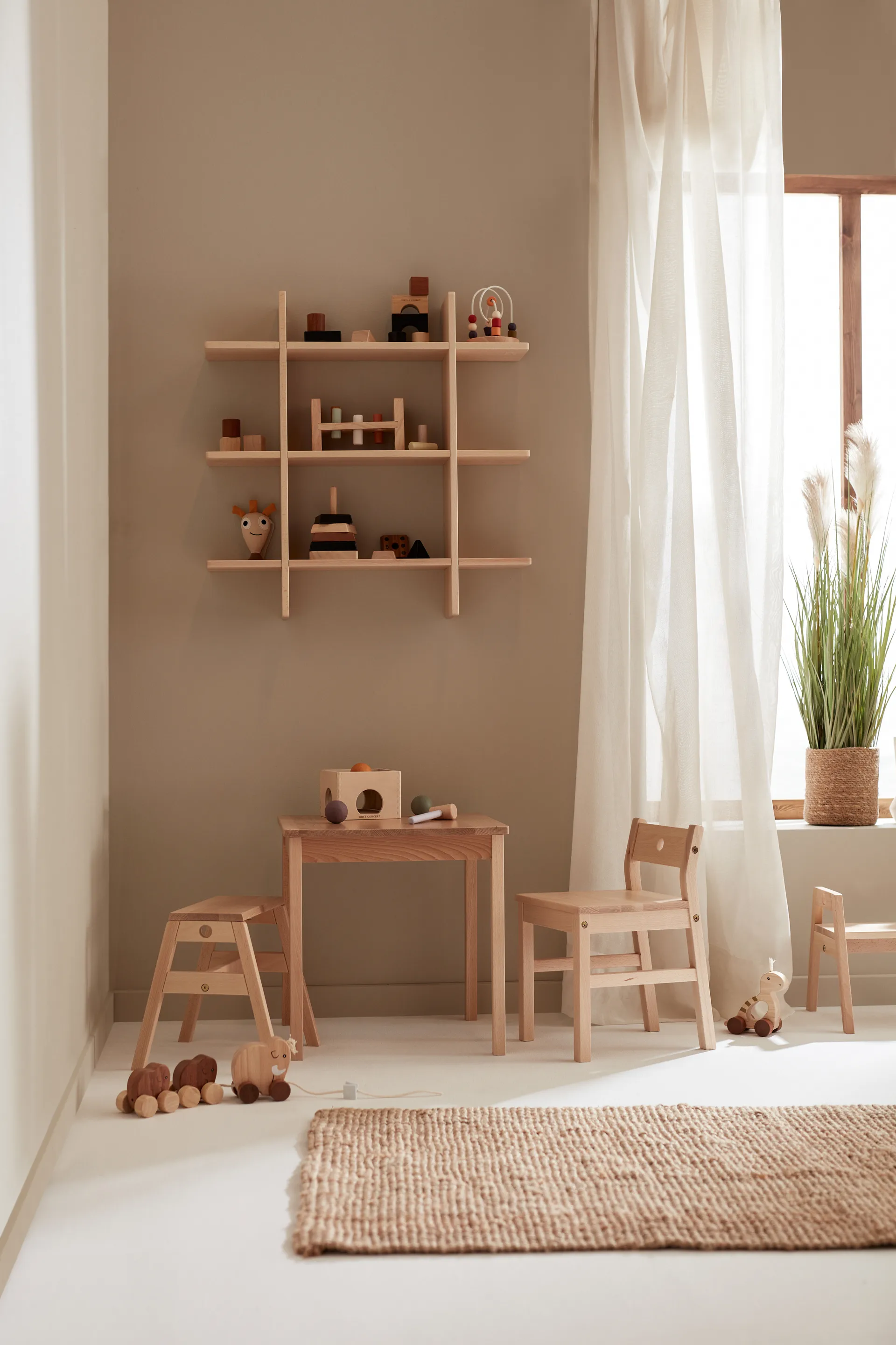 Mesa Saga, Madeira de Faia Kid's Concept