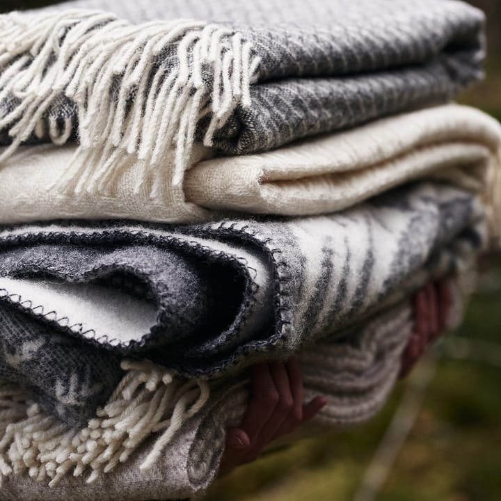 Manta de lã Twist - branco natural - Klippan Yllefabrik