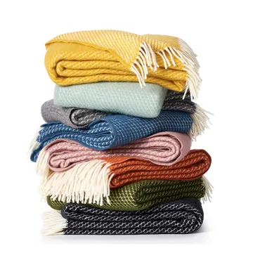 Velvet manta de lã  - avocado - Klippan Yllefabrik