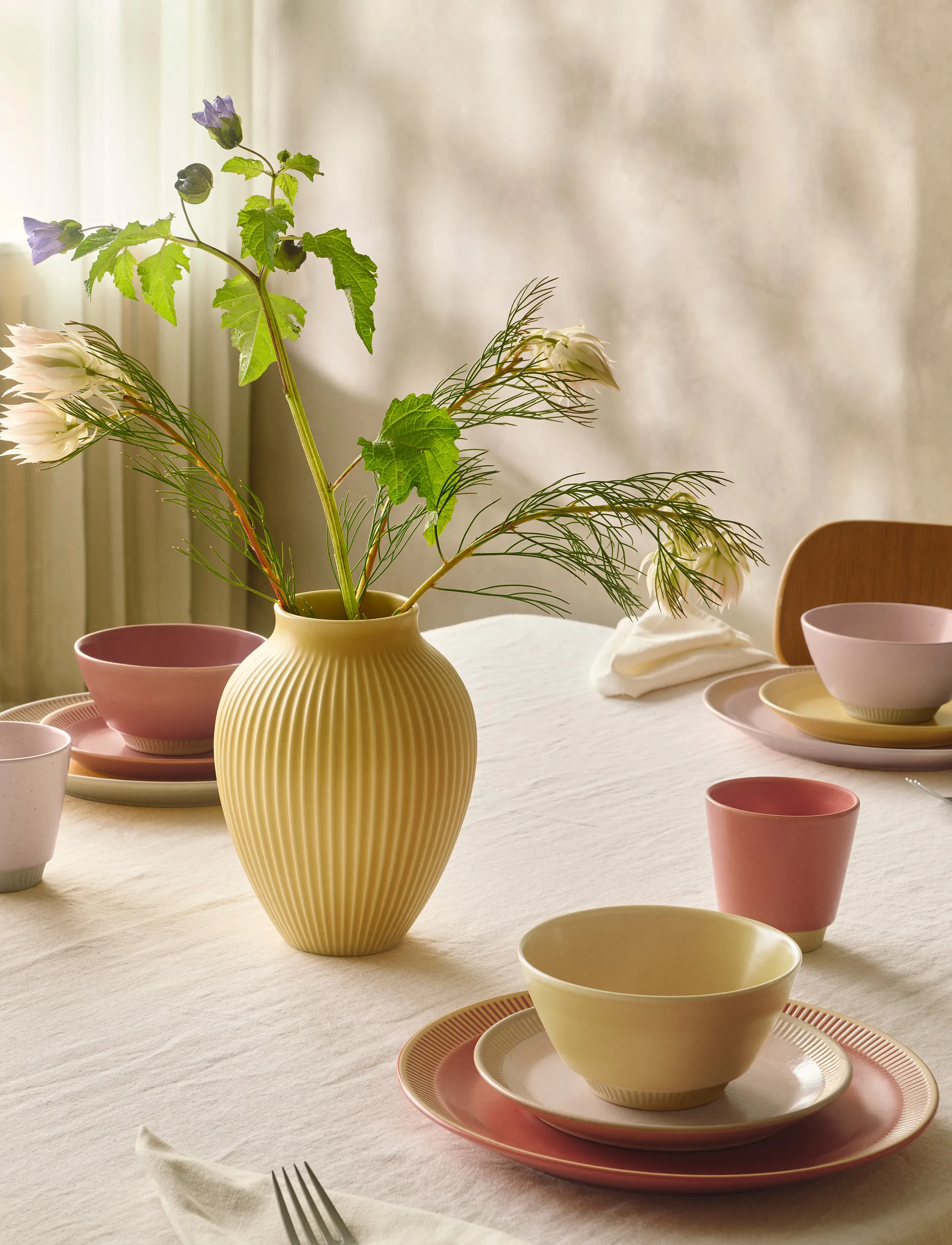 Knabstrup vaso estriado 12,5 cm, Amarelo Knabstrup Keramik