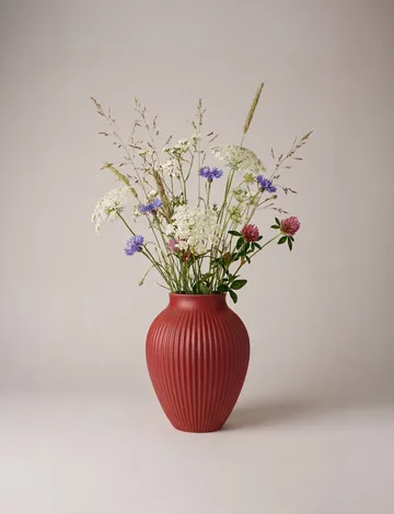 Knabstrup vaso estriado 20 cm - Vermelho cereja suave - Knabstrup Keramik