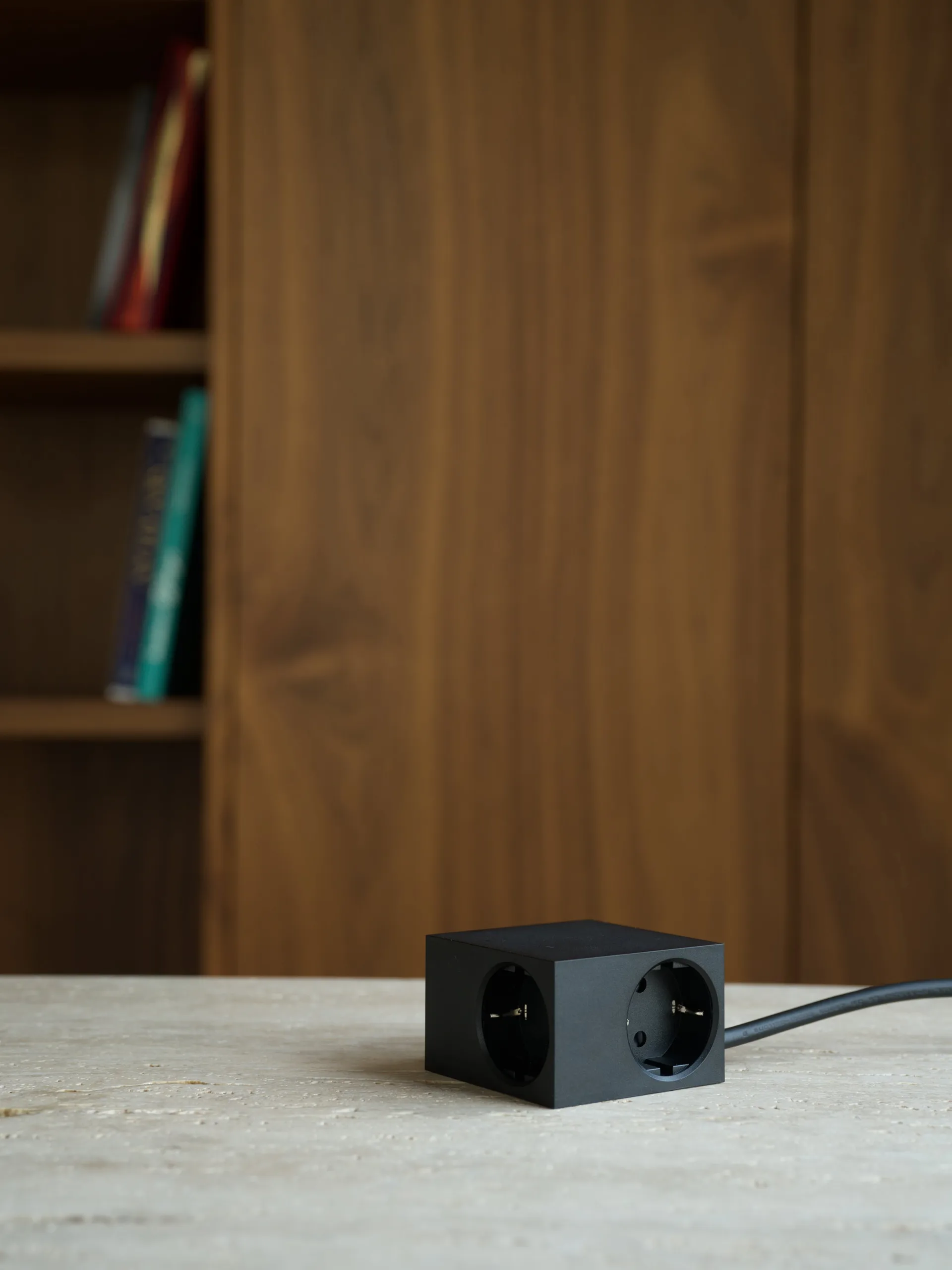 Adaptador tomada Cuboid 2 m, Black Kord