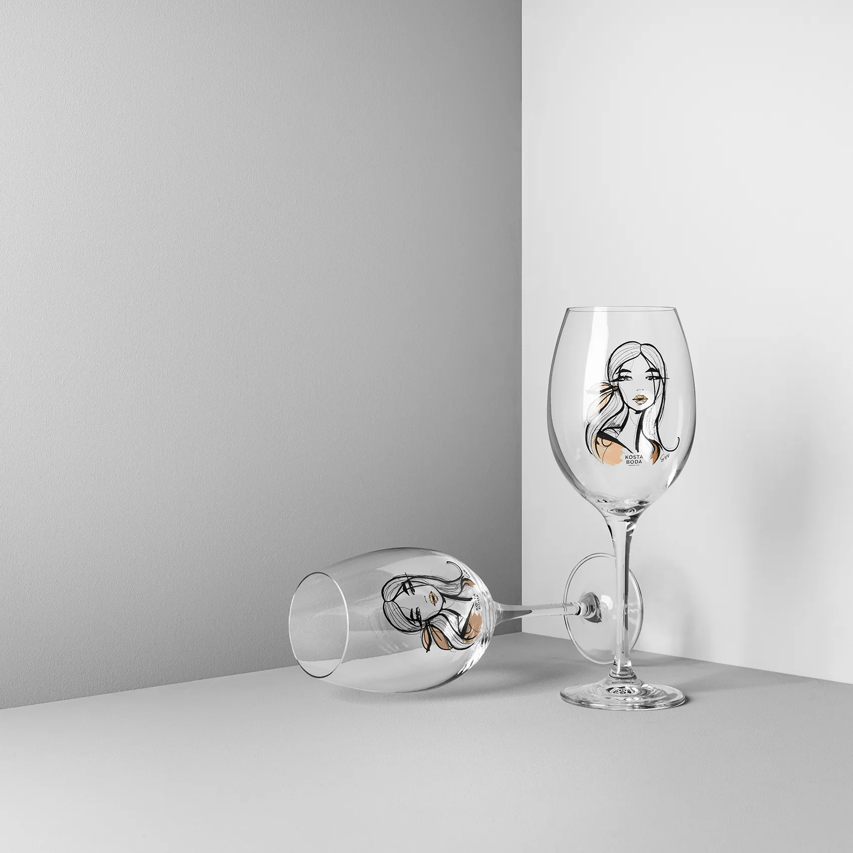 Copo de vinho All about you, 2 un., Wait for her (dusty pink) Kosta Boda