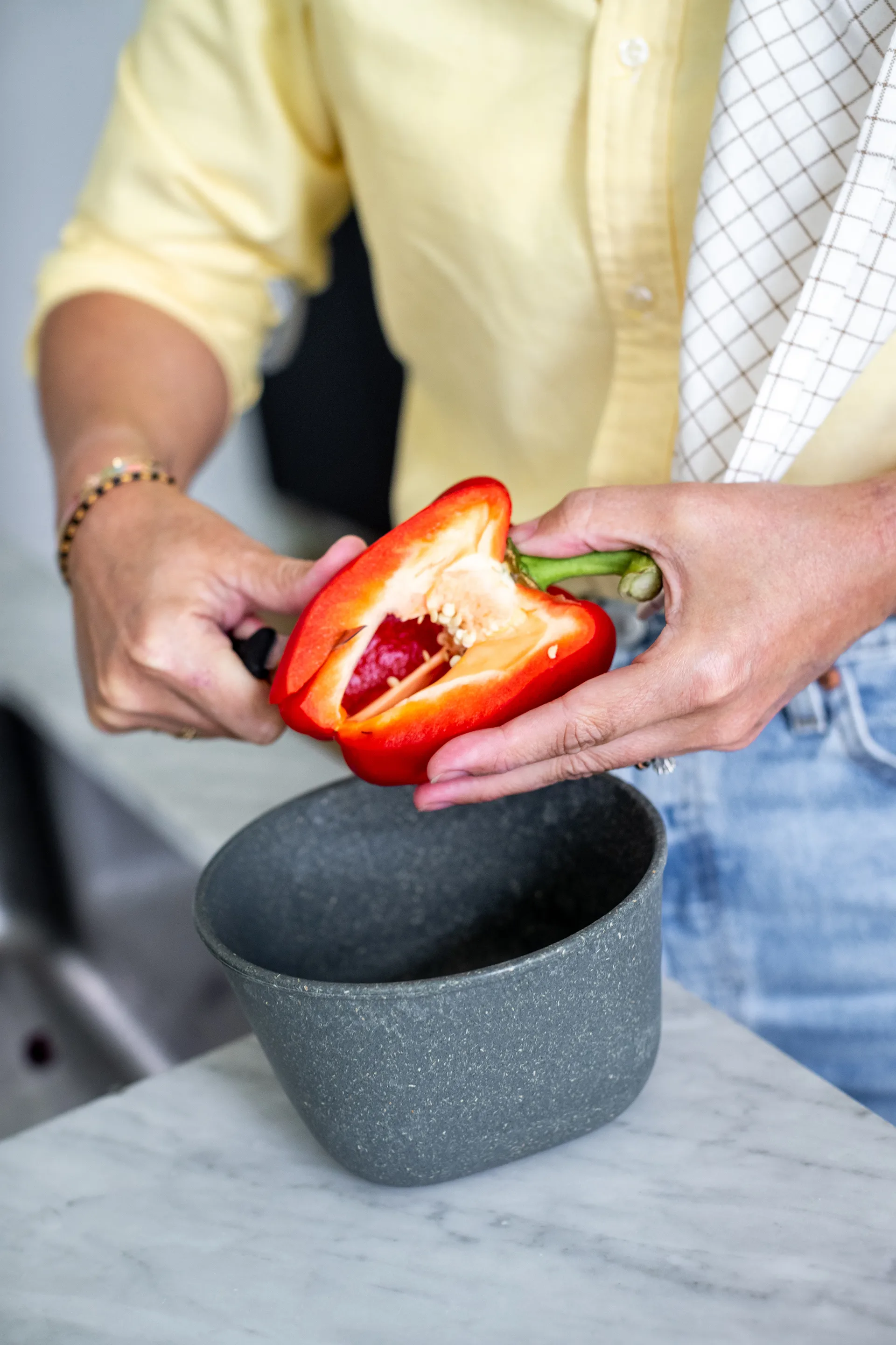 Connect tigela com tampa 1 L em termoplástico biocircular, Cinza freixo natural Koziol