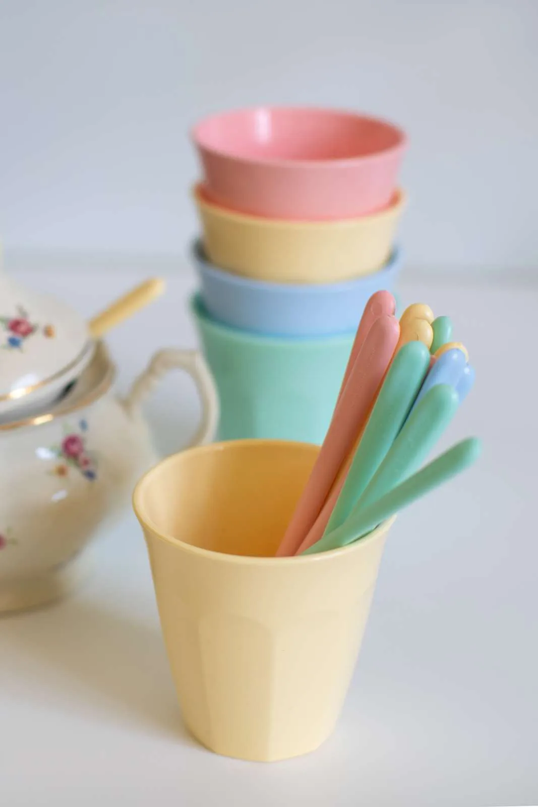 Nora Macarons conjunto de loiça de 16 peças, Multicolor Koziol