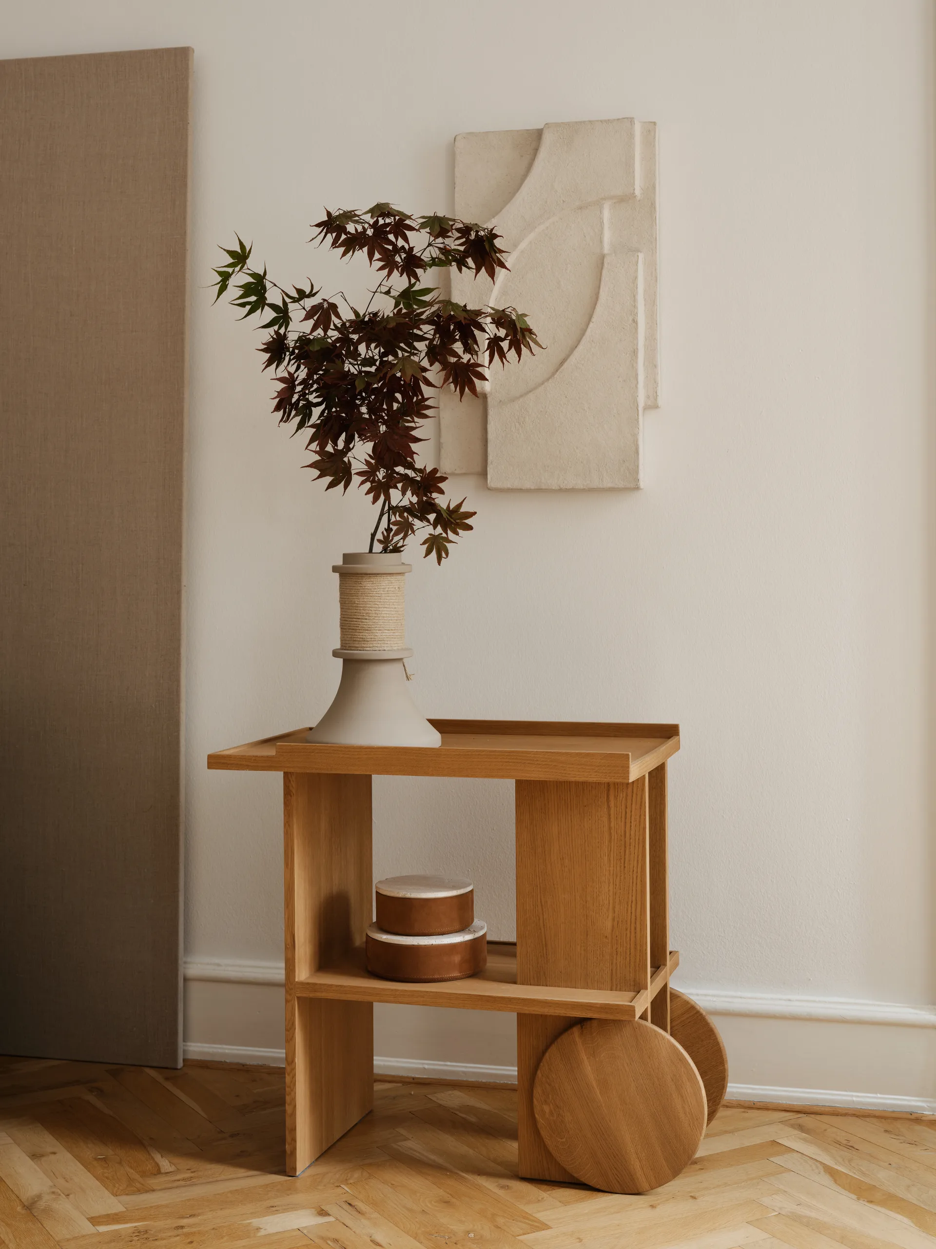 Axis mesa lateral 42x80 cm, Carvalho aquecido laqueado Kristina Dam Studio