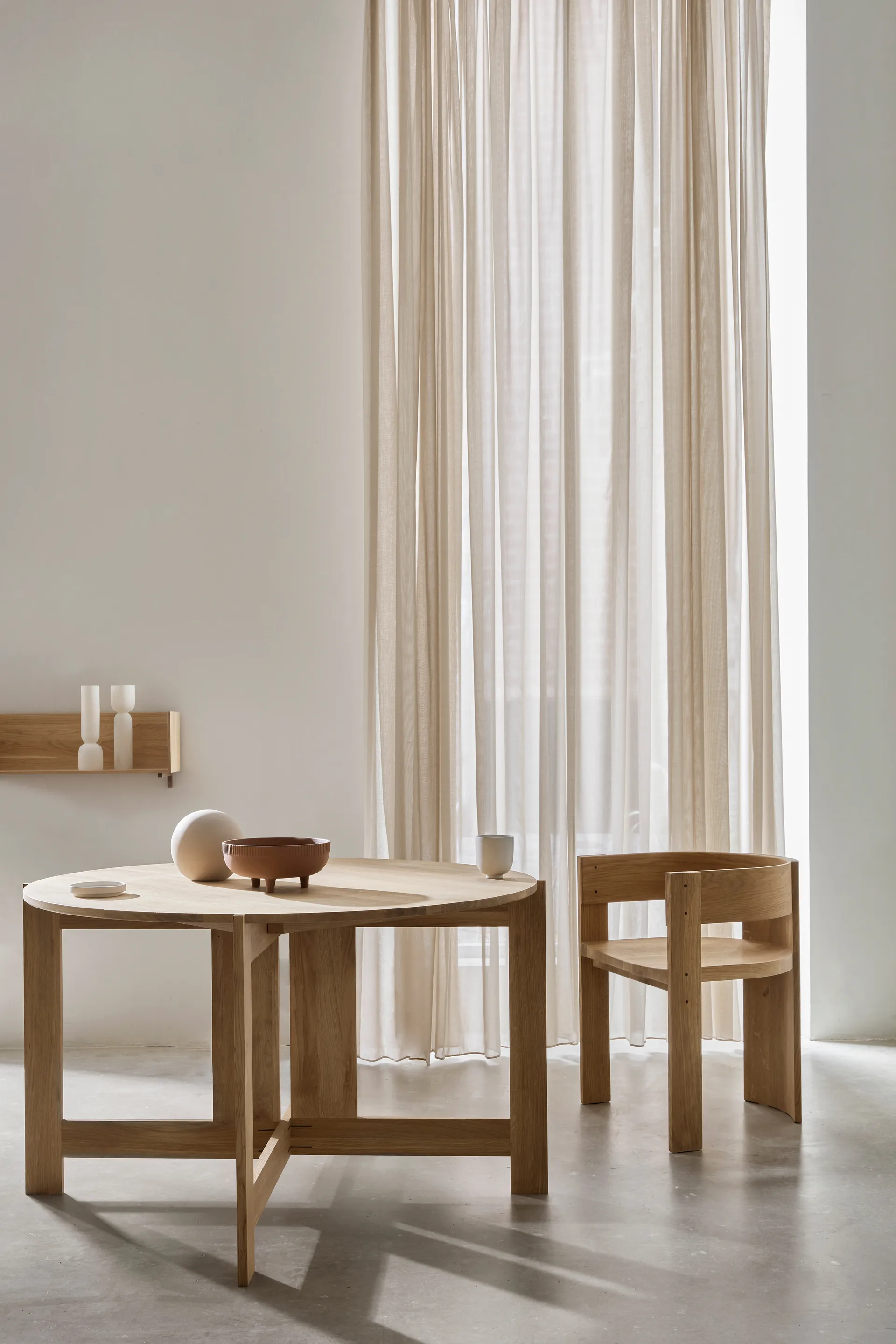 Collector cadeira, Carvalho aquecido laqueado–nogueira Kristina Dam Studio