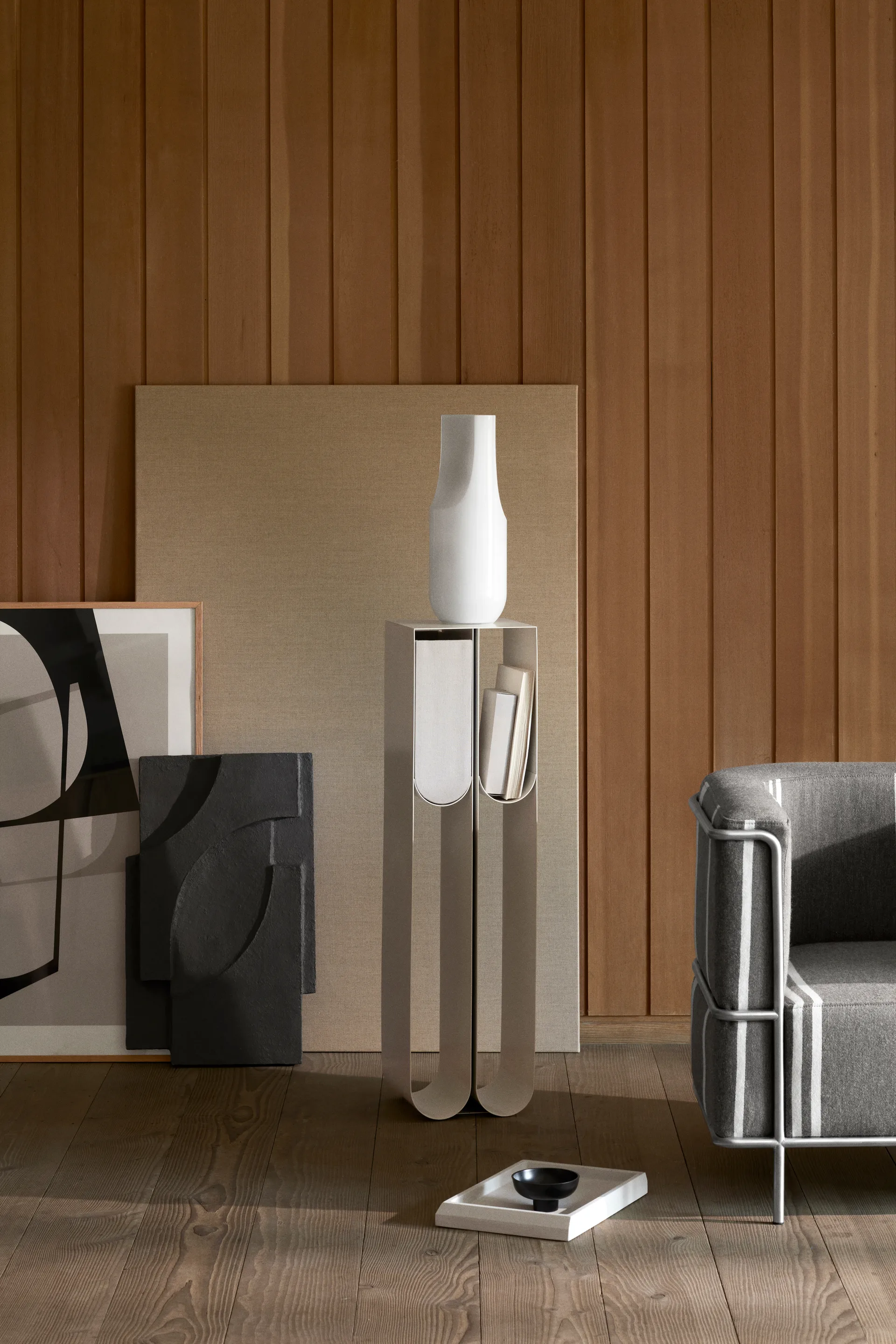 Curved pedestal, Bege Kristina Dam Studio