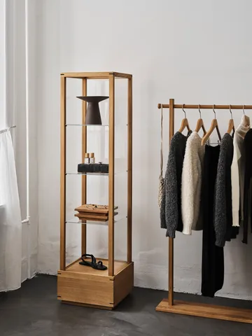 Japanese vitrina média - Carvalho aquecido oleado - Kristina Dam Studio