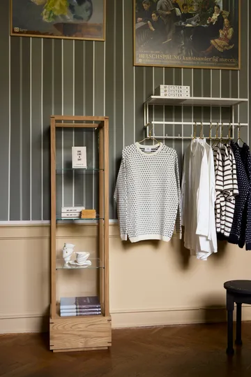 Japanese vitrina média - Carvalho aquecido oleado - Kristina Dam Studio