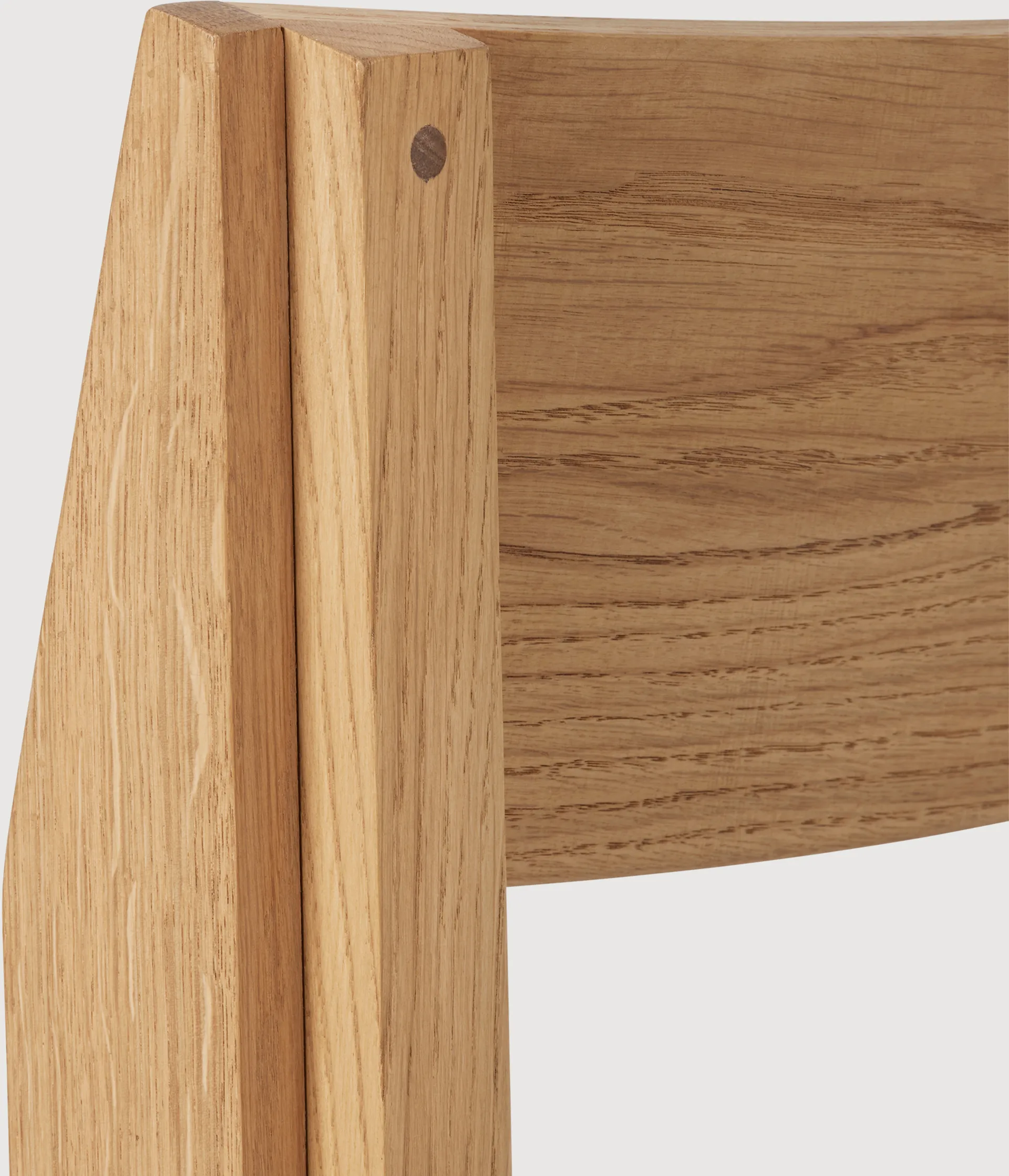 Outline cadeira, Carvalho aquecido laqueado–nogueira Kristina Dam Studio