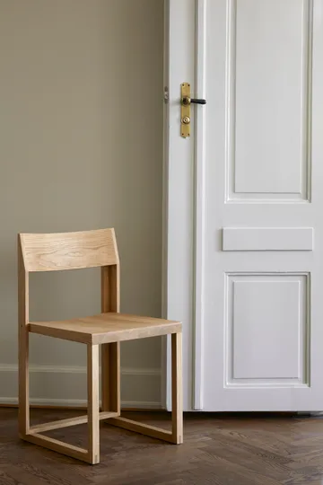 Outline cadeira - Carvalho aquecido laqueado–nogueira - Kristina Dam Studio