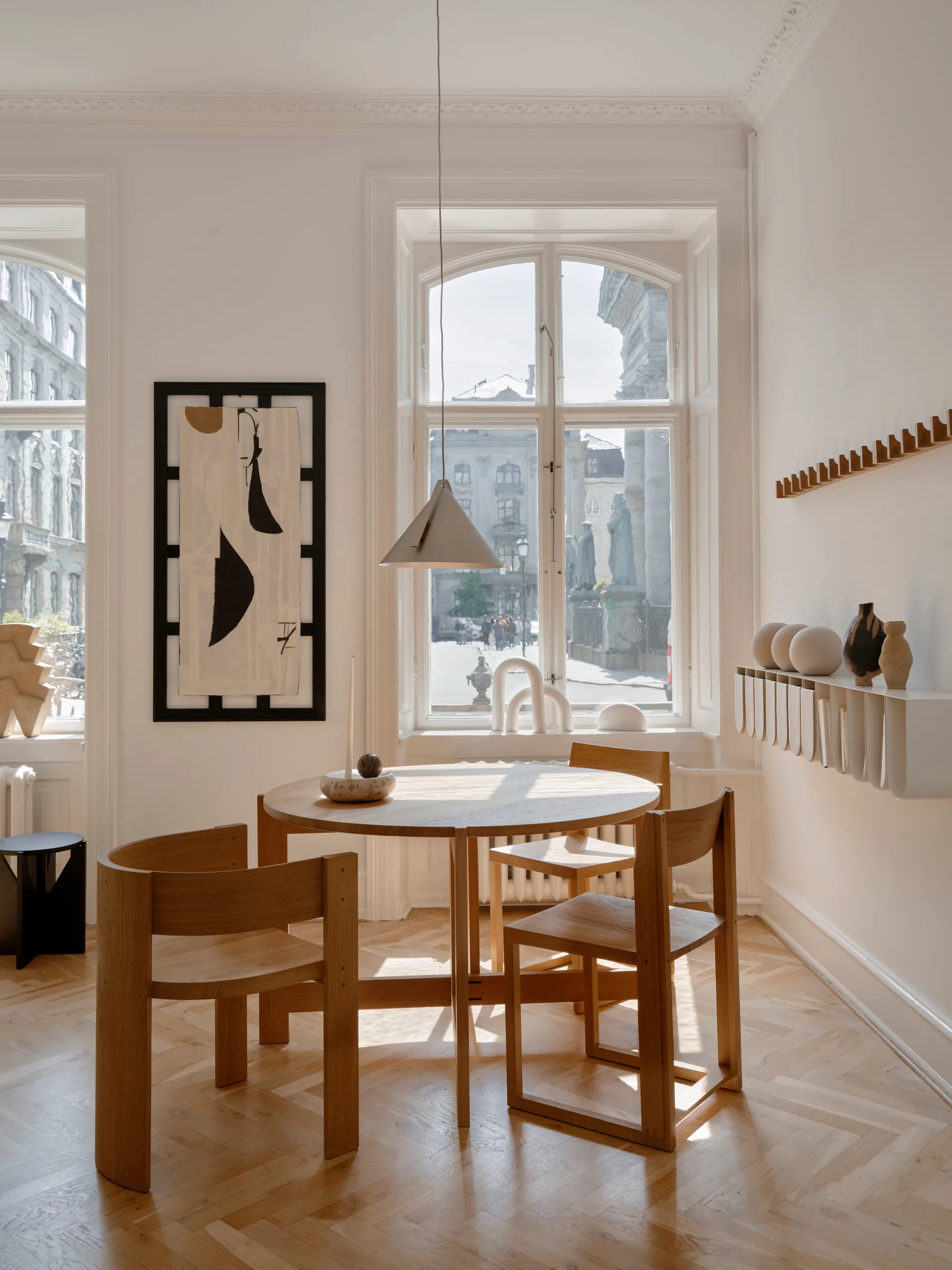 Outline cadeira, Carvalho aquecido laqueado–nogueira Kristina Dam Studio