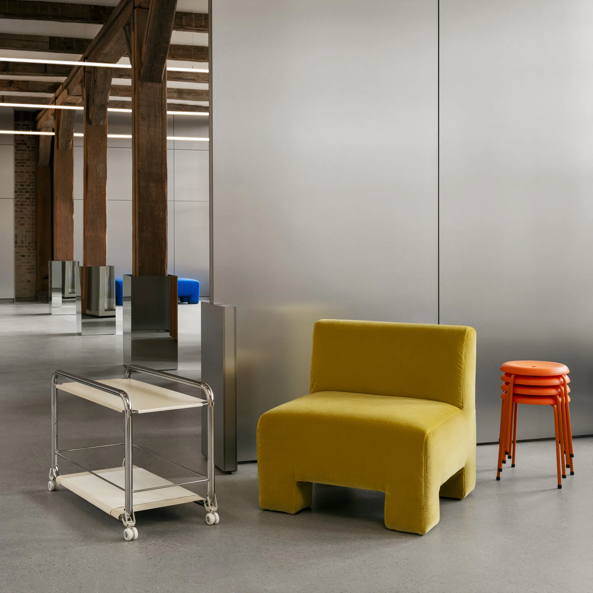 Tension carrinho de rolos, Cromado-bege-tapete de couro bege Lammhults