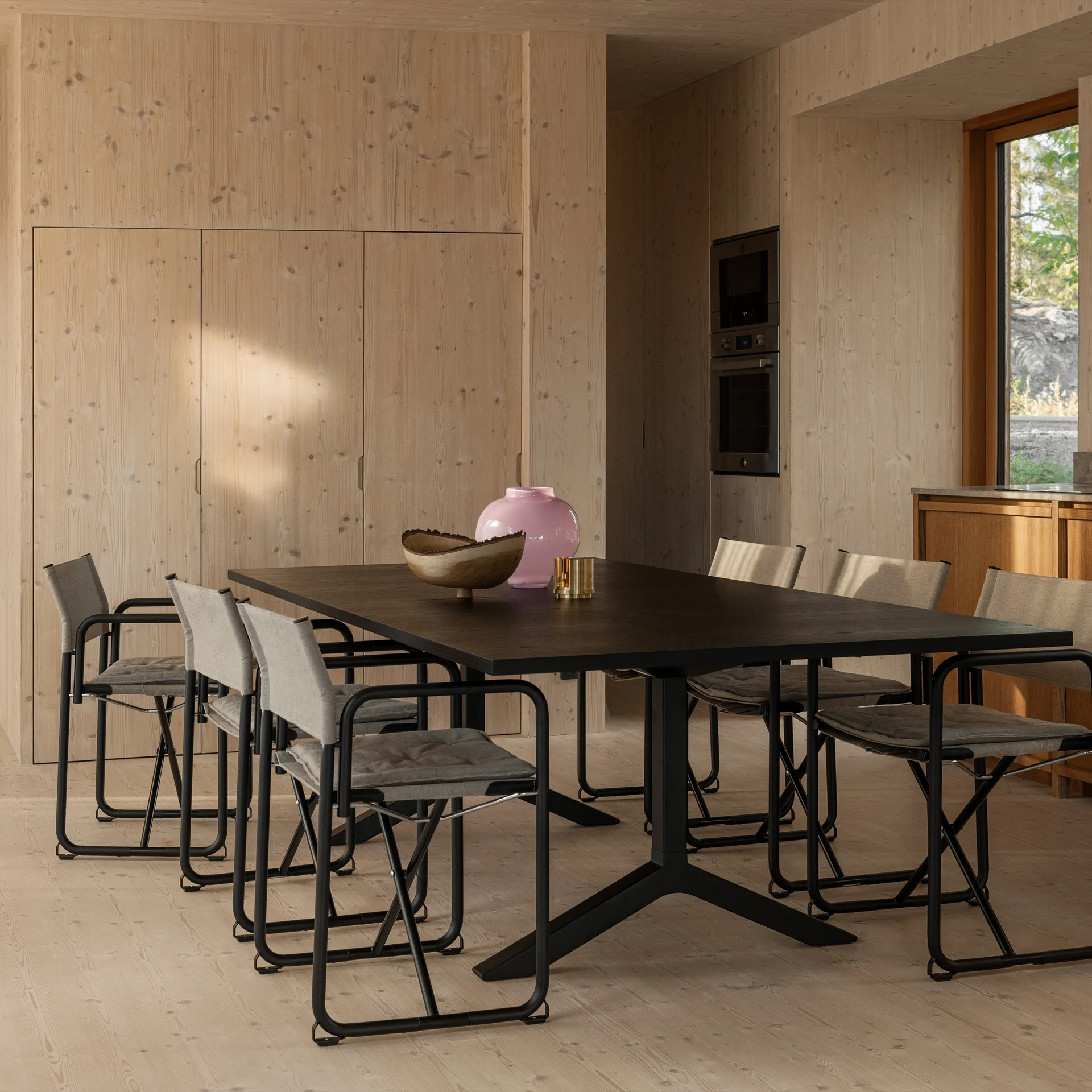 X75-2 cadeira com braços, Preto-cromo Lammhults