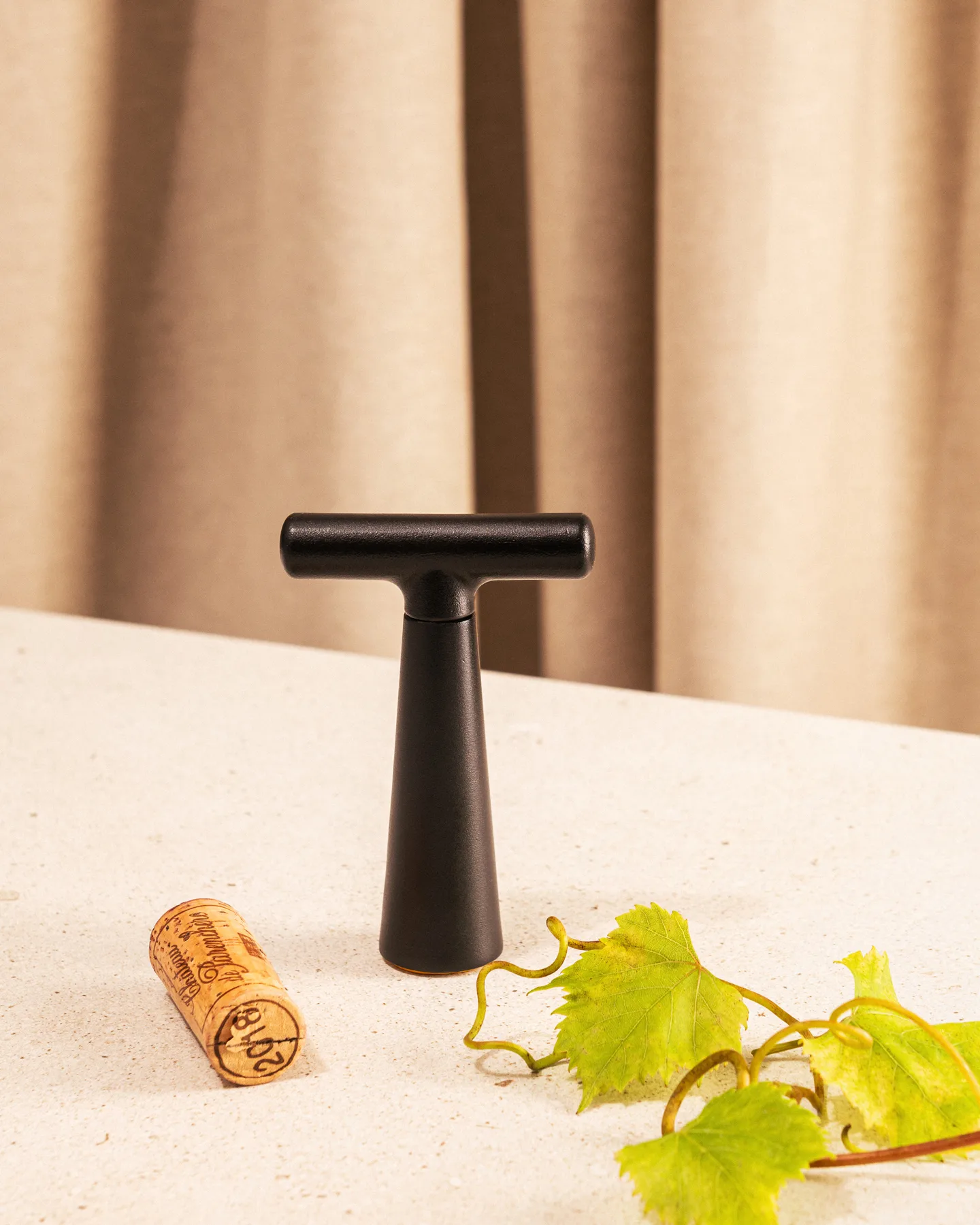 Le Vigneron saca-rolhas, Preto L'Atelier du Vin