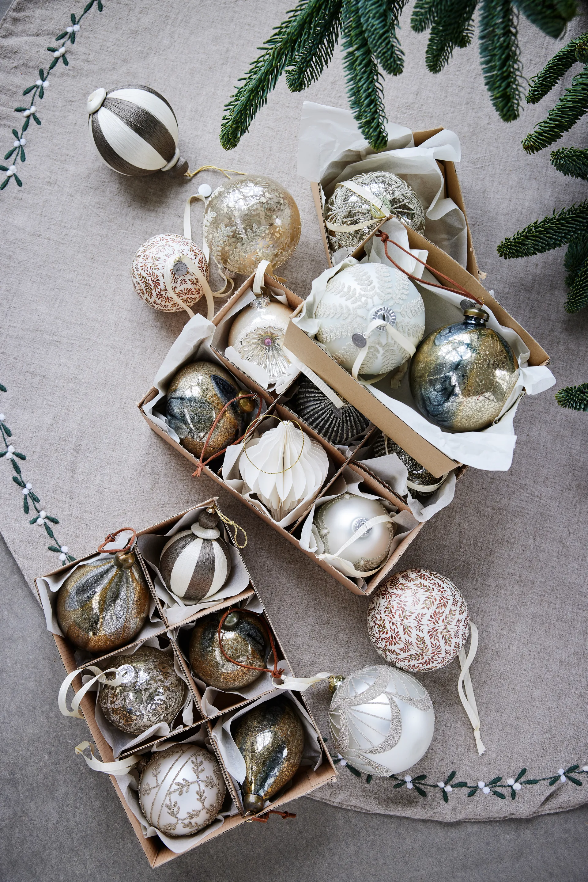 Agnes bola de Natal Ø8 cm, Branco sujo-castanho Lene Bjerre