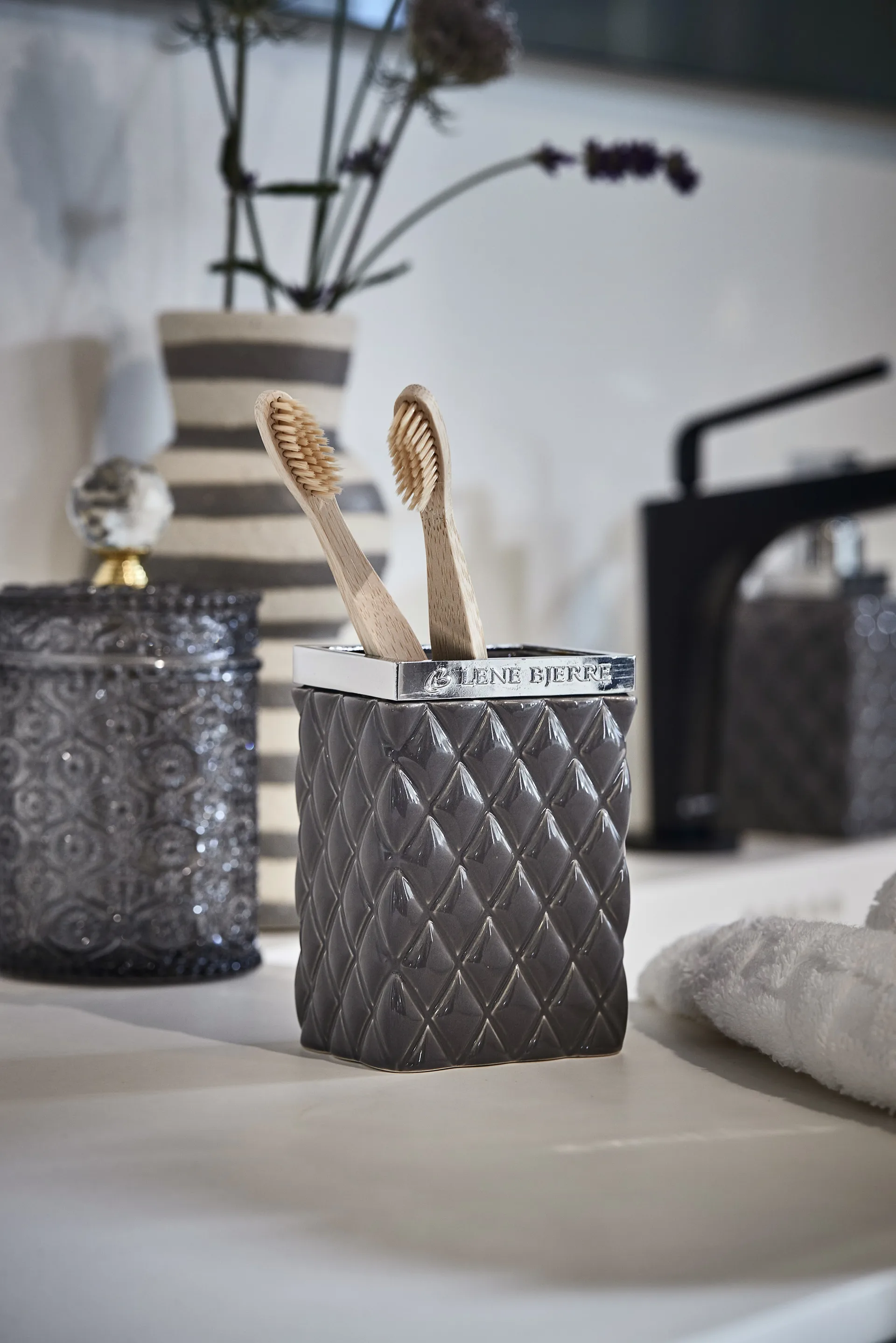 Frasco com tampa Miyelle Ø10 cm, Cinza Lene Bjerre