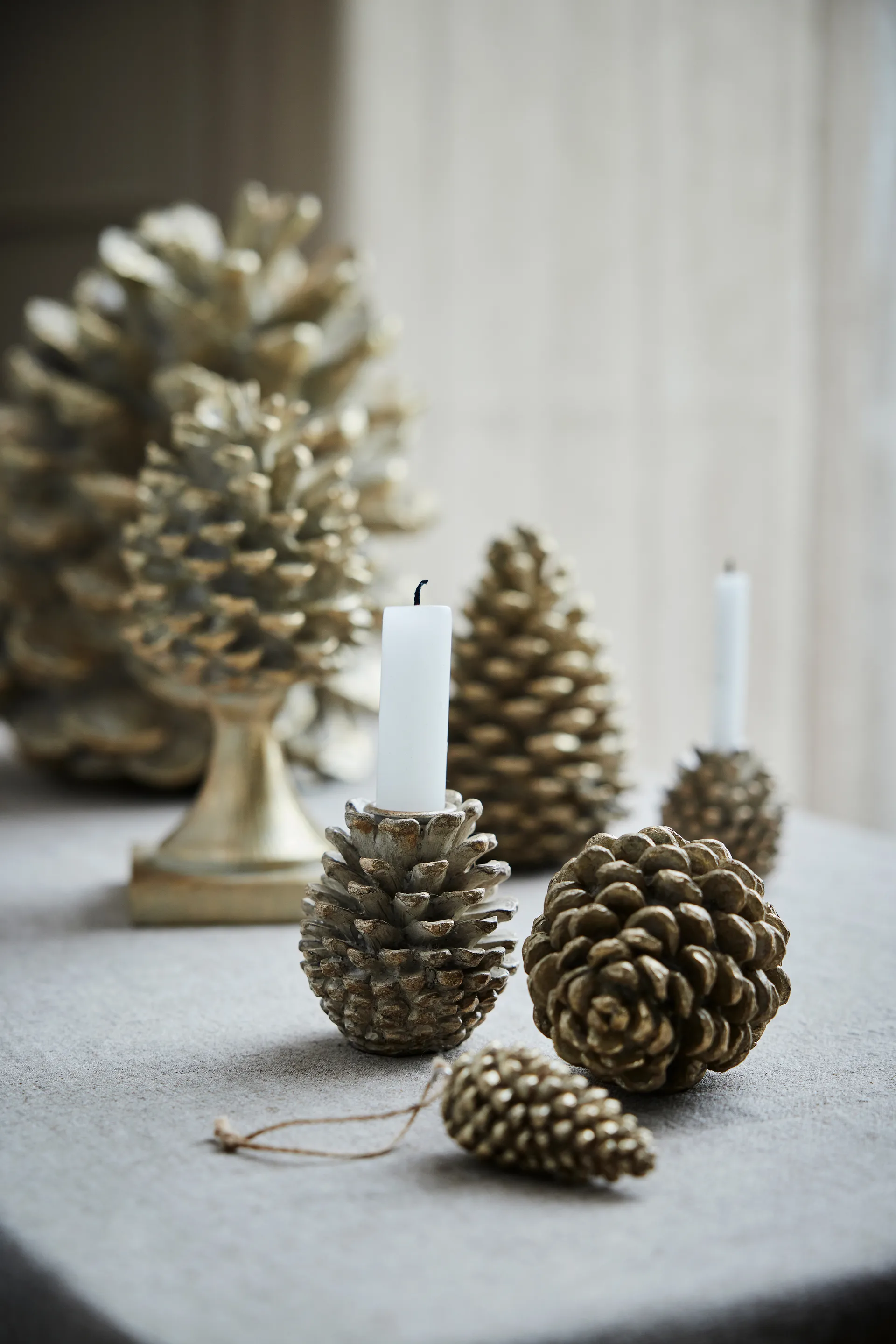 Serafina decoração de pinha 8,3 cm, Dourado claro Lene Bjerre