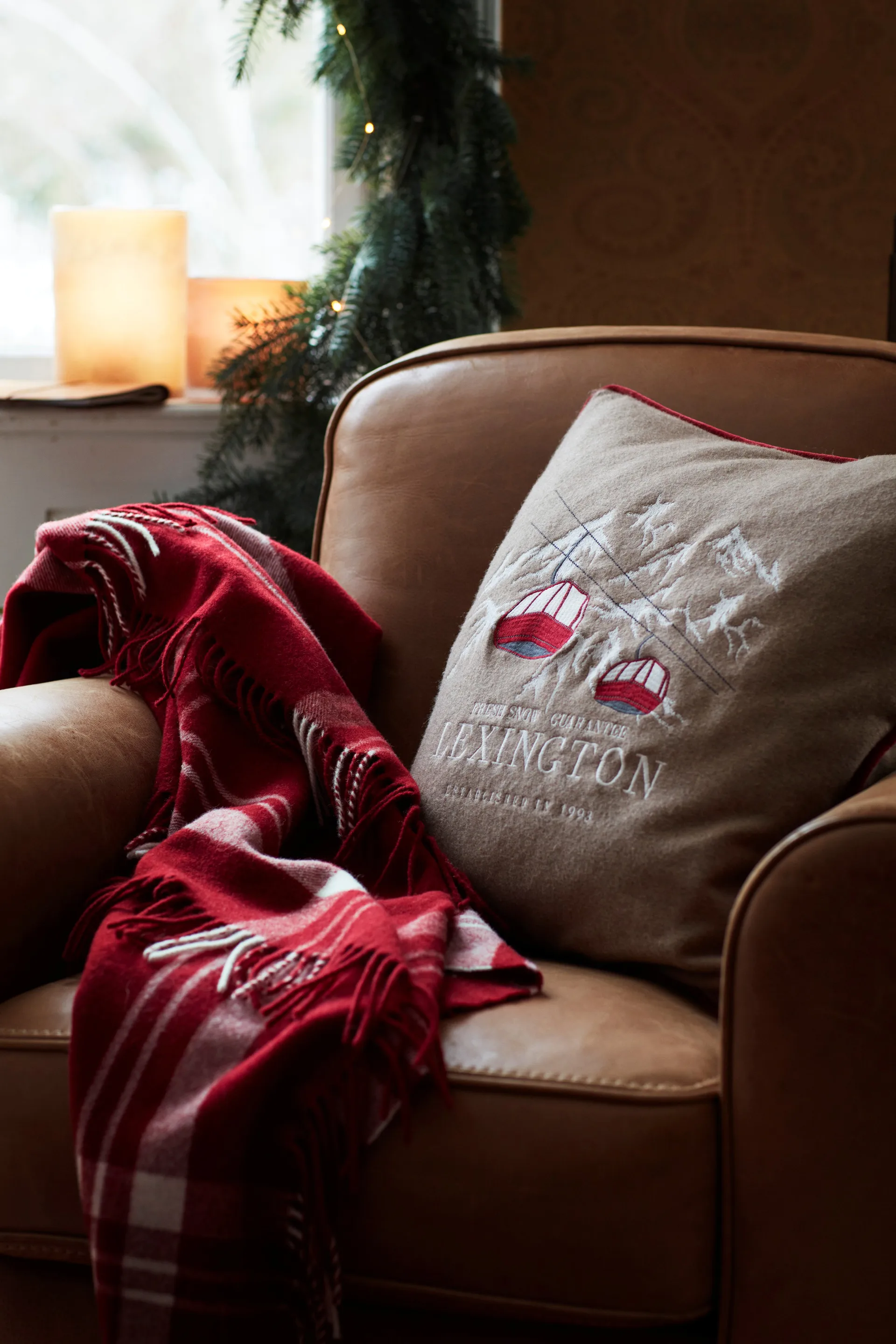 Capa de almofada Fresh Snow Ski Lift Wool Mix 50x50 cm, bege-branco-vermelho Lexington