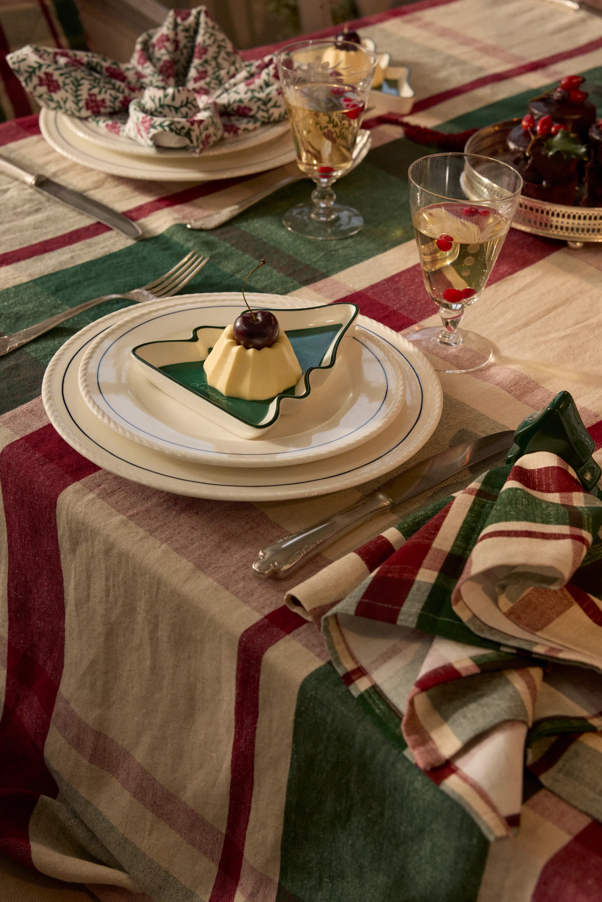 Checked ekologisk caminho de mesa em algodão 50x150 cm, Verde-vermelho-bege Lexington