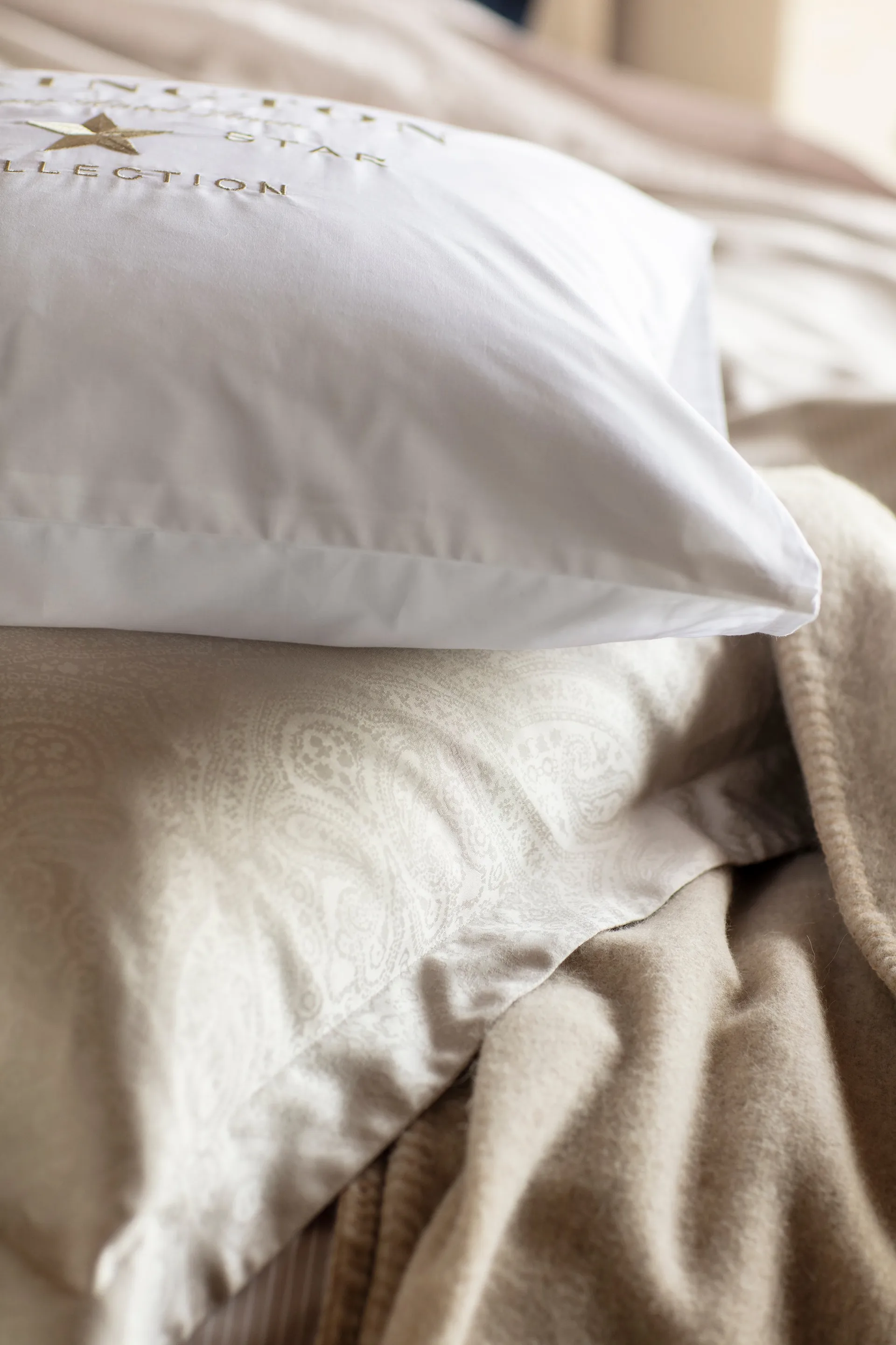 Fronha bordado Hotel 50x60 cm, Branco-bege claro Lexington