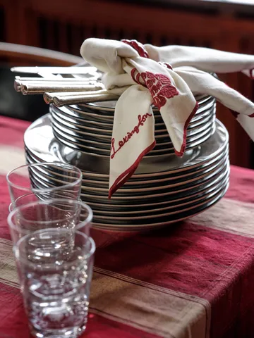 Guardanapo em linho-algodão Flower 50x50 cm - Branco-vermelho - Lexington