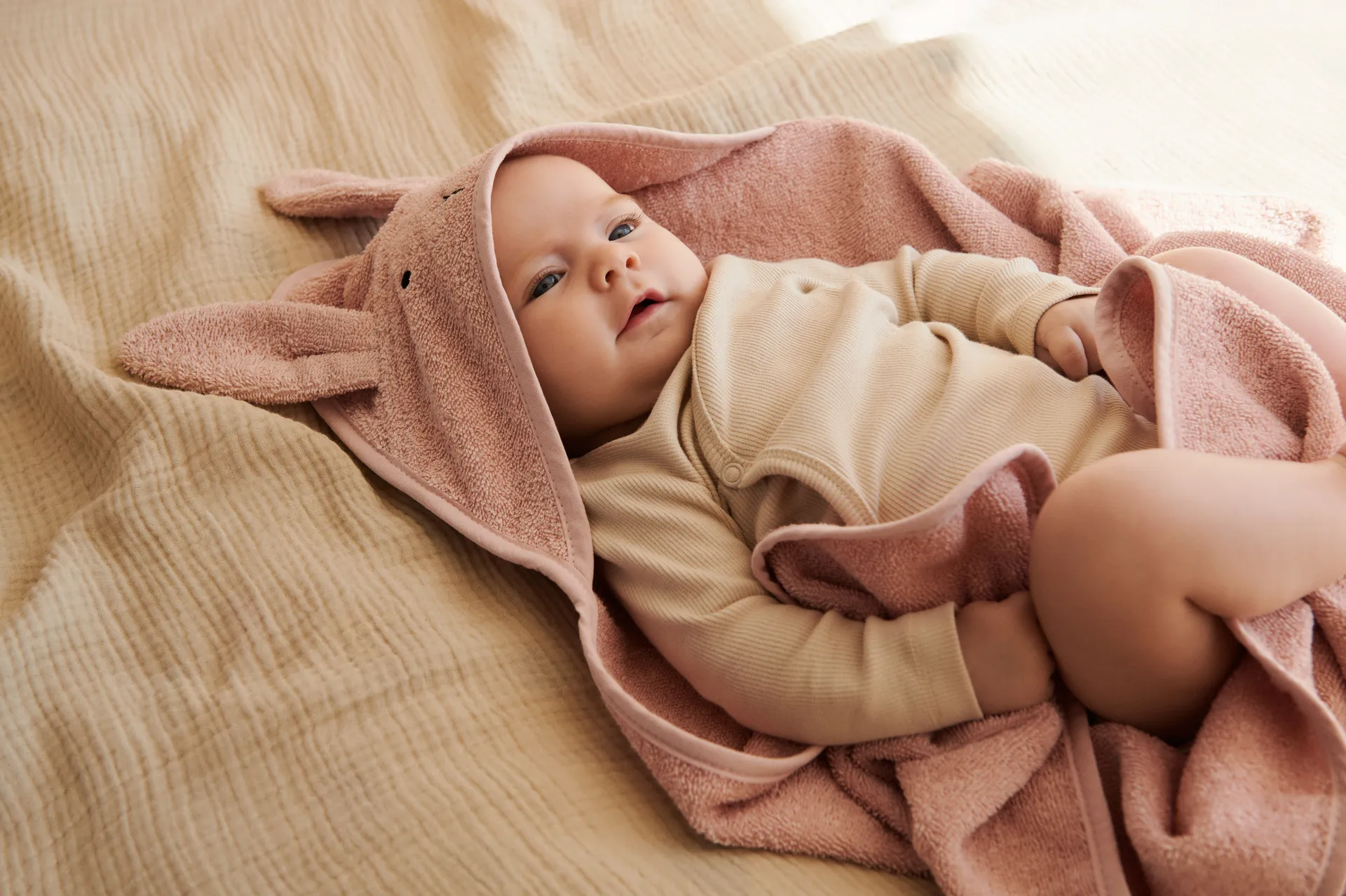 Albert toalha de banho com capuz 70x70 cm, Coelho rosa Liewood