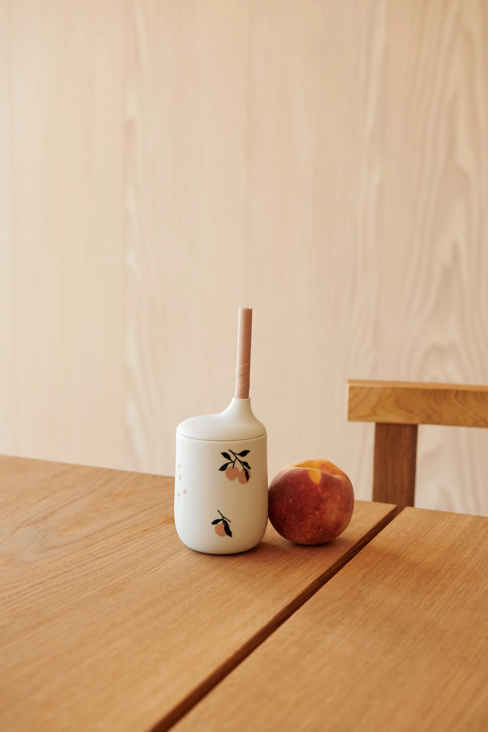 Ellis copo com bico e canudo impresso 23 cl, Pêssego-mistura de conchas do mar Liewood