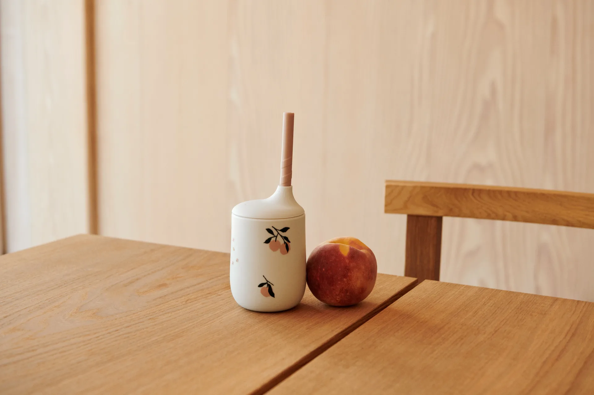 Ellis copo com bico e canudo impresso 23 cl, Pêssego-mistura de conchas do mar Liewood