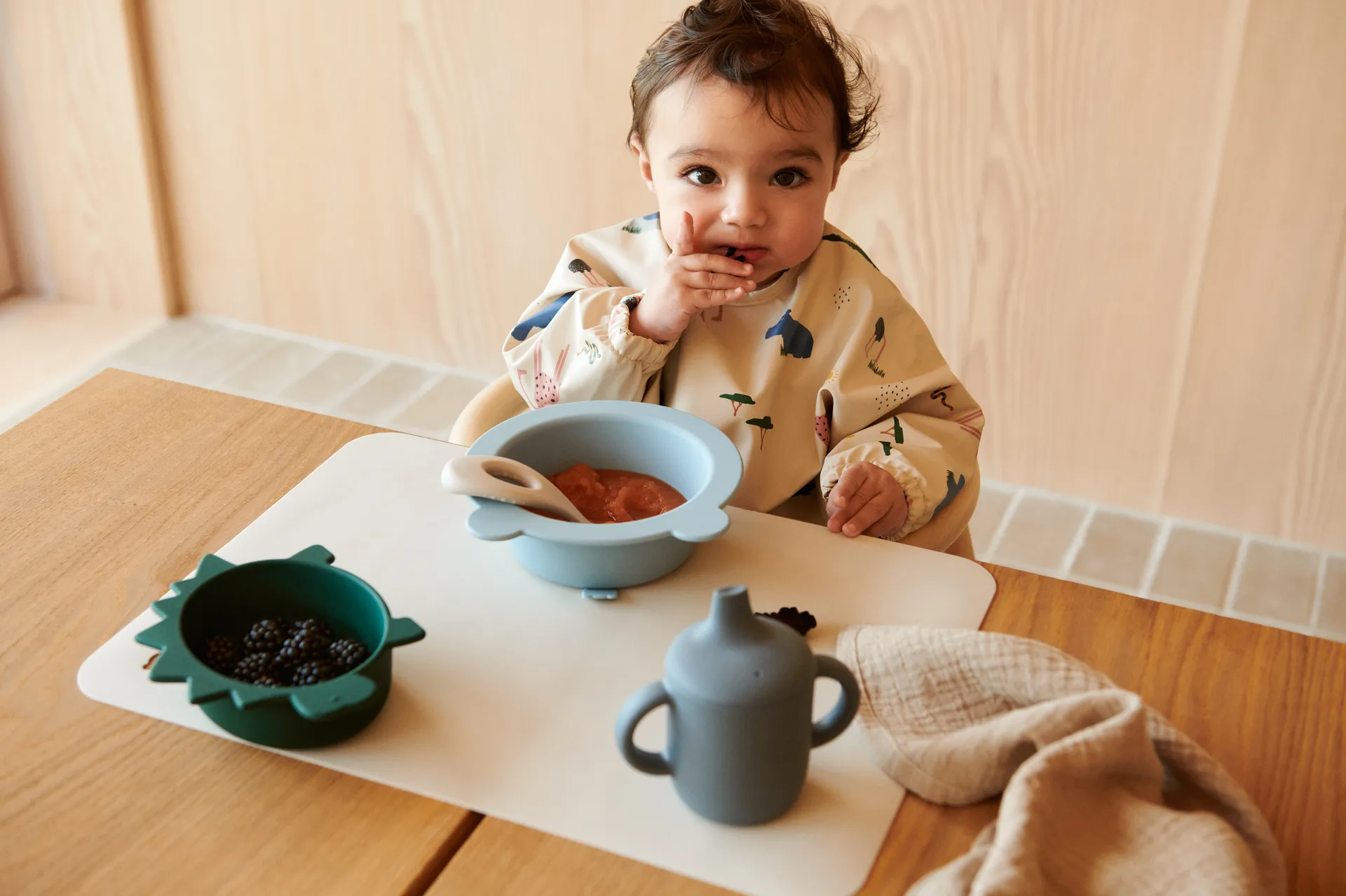 Iggy tigela de silicone 4 peças, Mistura múltipla de azul dinossauro Liewood