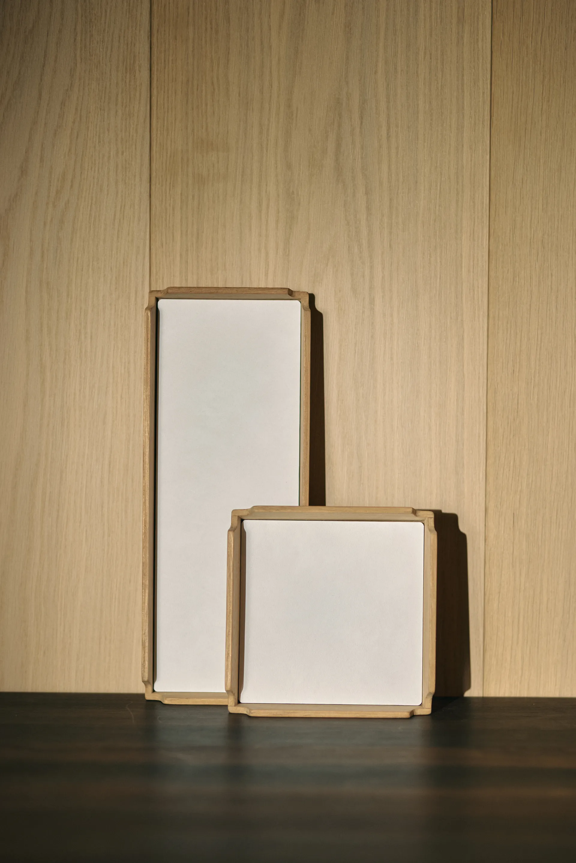 Airy Nupo bandeja, Pure white-teak, slim LIND DNA