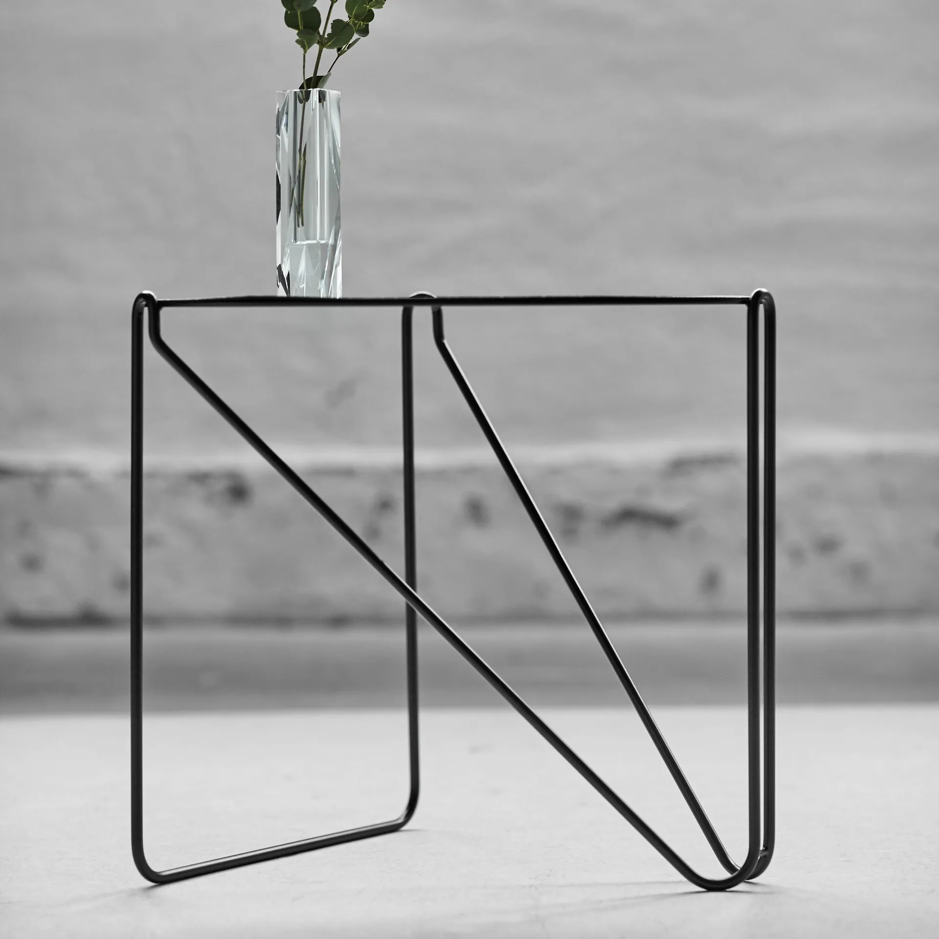 Mesa de apoio Curve Chameleon Hippo, preto antratice  LIND DNA