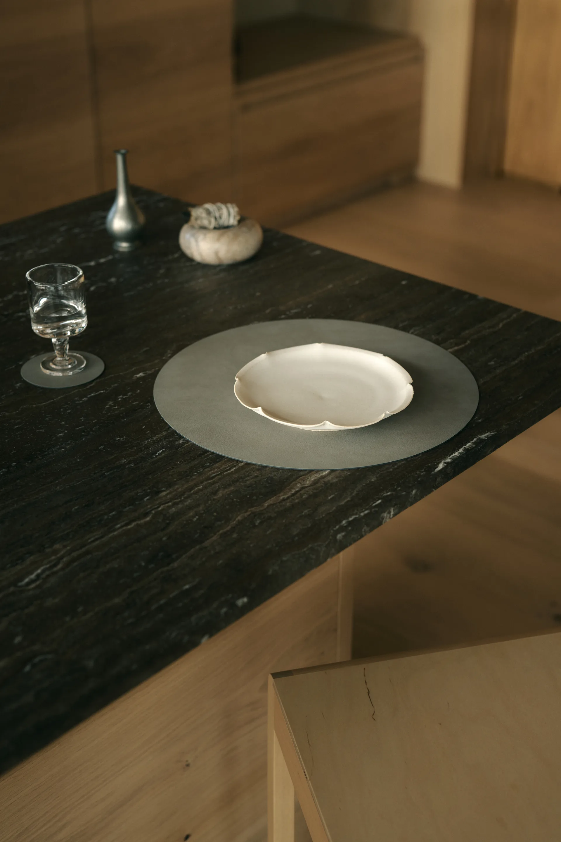 Nupo jogo americano, Cinza claro, círculo, L LIND DNA