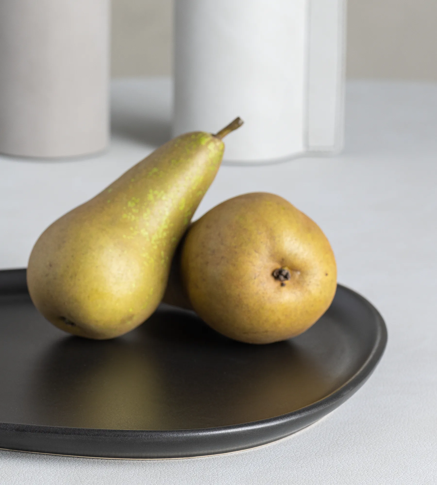 Prato Curve Stoneware 26x30 cm, preto LIND DNA
