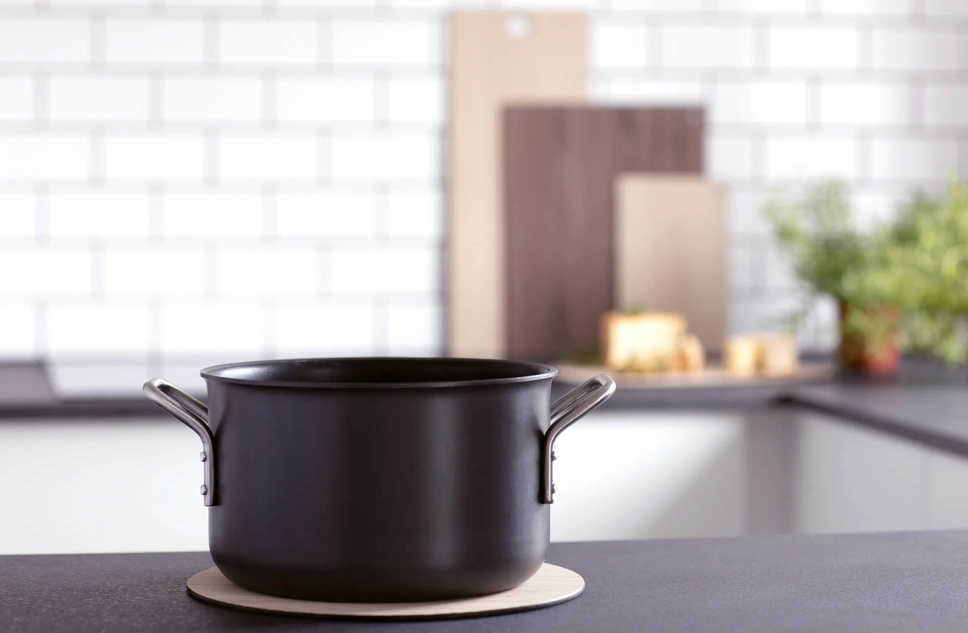 Tábua de cortar circular Cut & Serve S, Ash LIND DNA