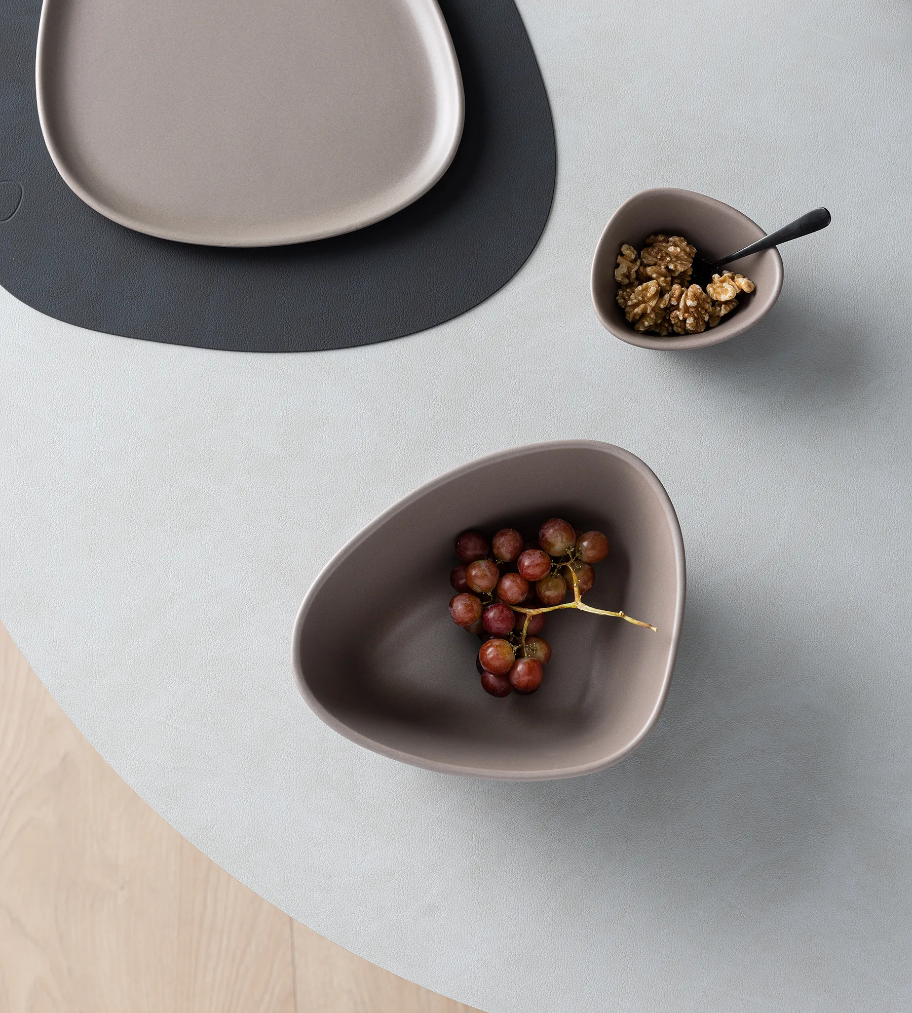 Tigela Curve Stoneware M 20x22 cm, Warm Grey LIND DNA