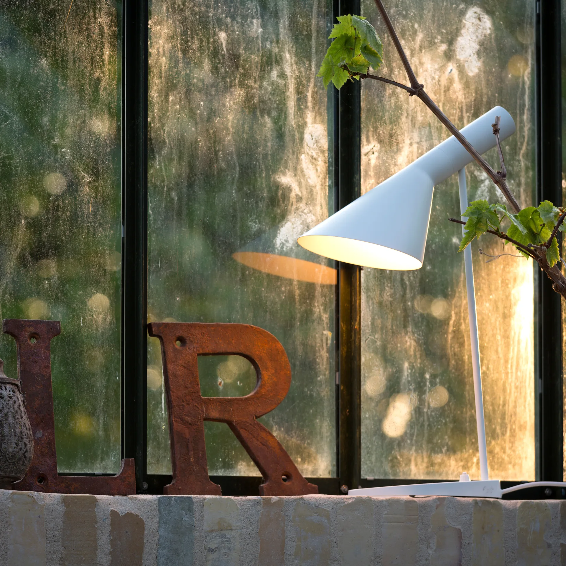 Candeeiro de mesa AJ, Branco Louis Poulsen