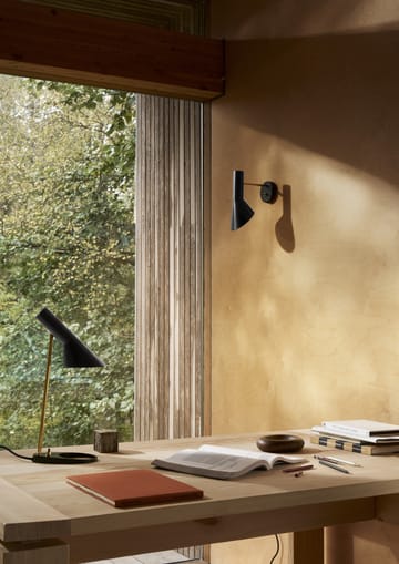 Candeeiro de mesa AJ MINI - Brass-black - Louis Poulsen