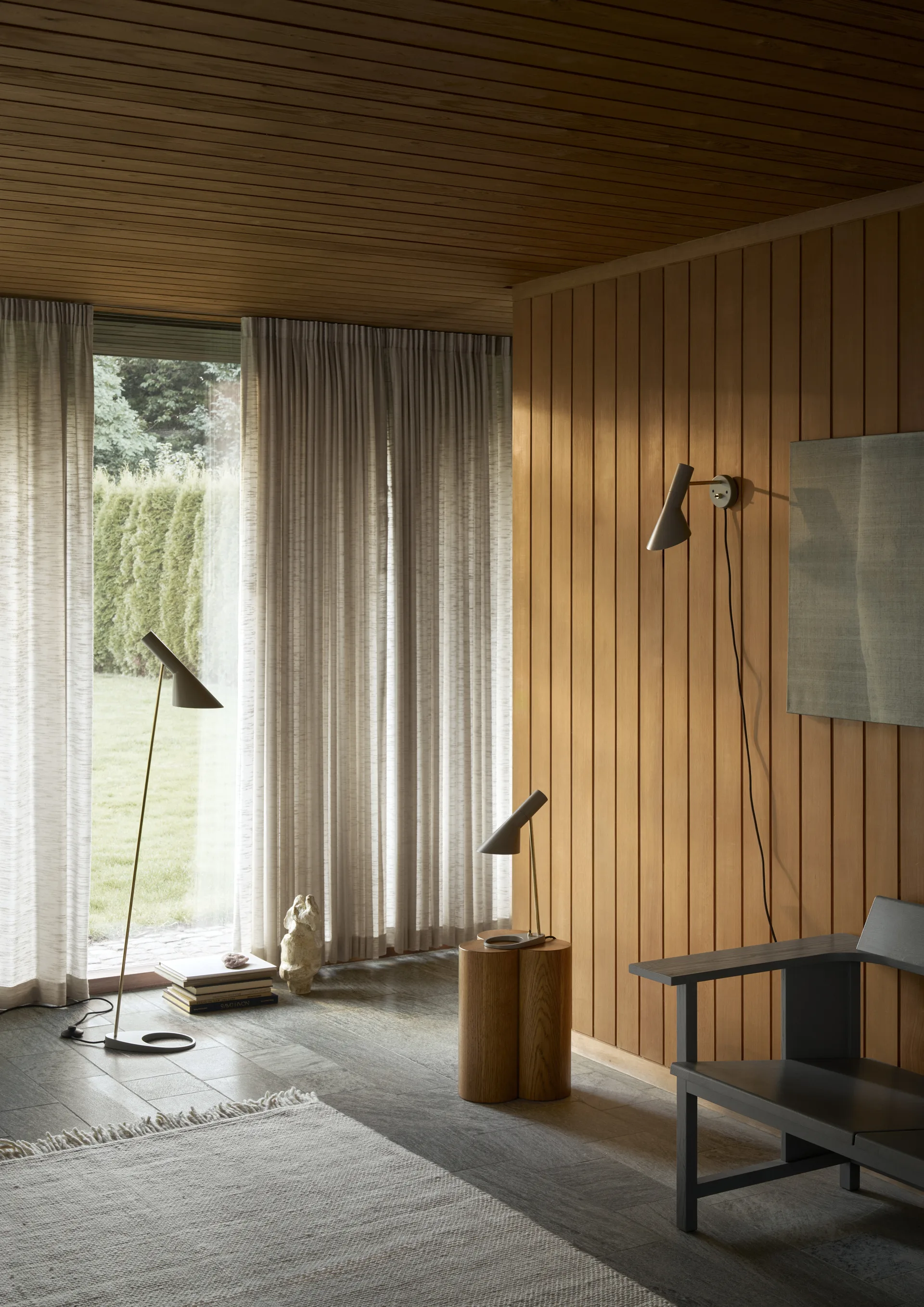 Candeeiro de mesa AJ MINI, Brass-warm grey Louis Poulsen