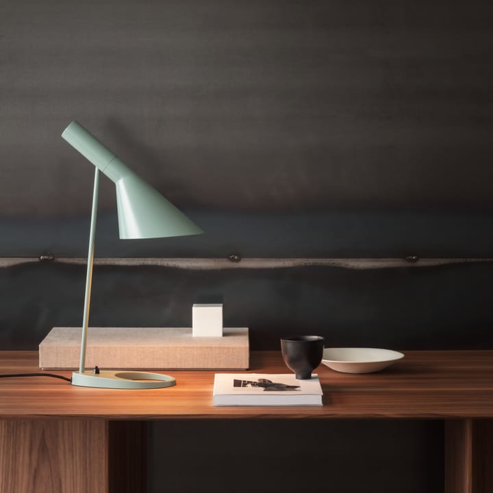 Candeeiro de mesa AJ, Petróleo leve Louis Poulsen