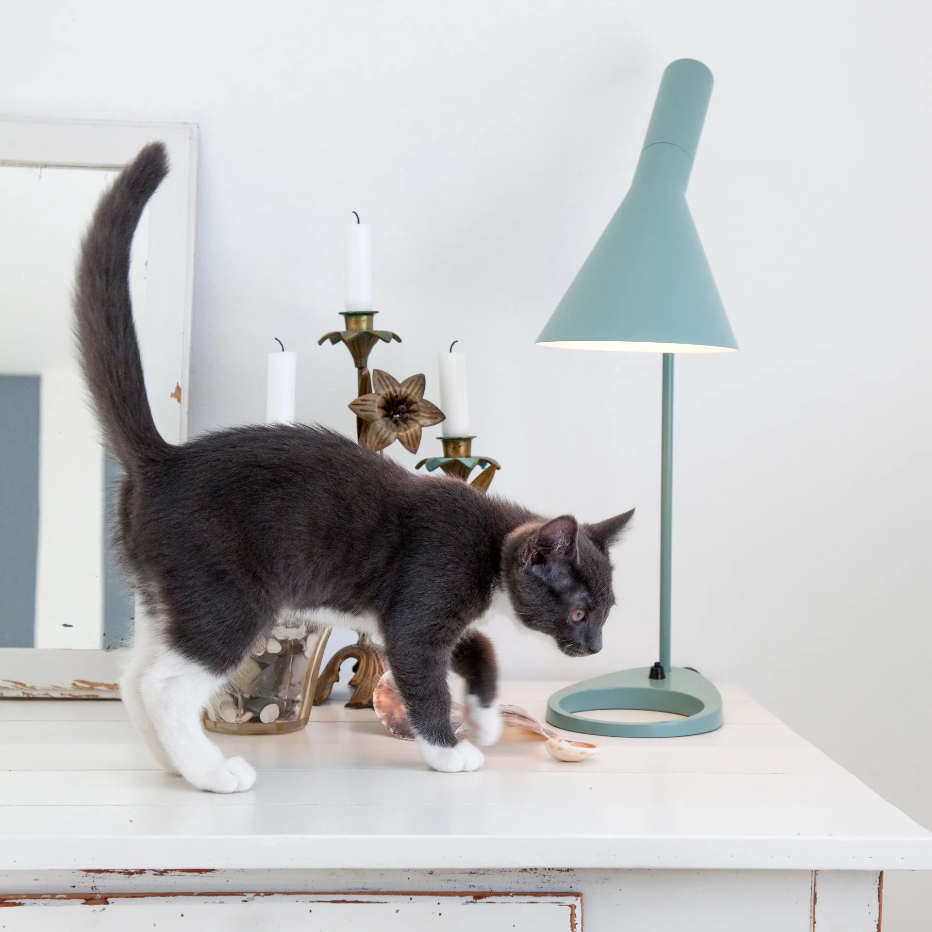 Candeeiro de mesa AJ, Petróleo leve Louis Poulsen