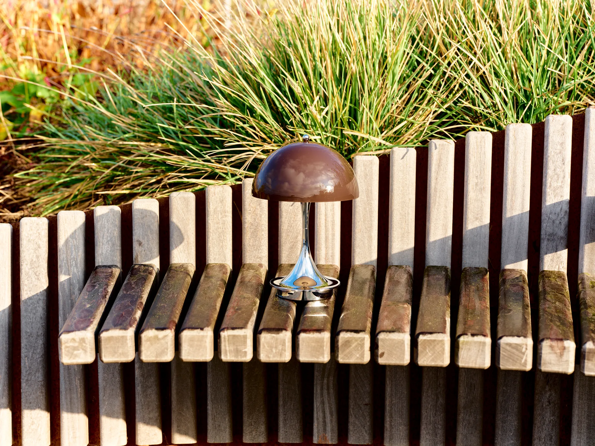 Candeeiro de mesa Panthella 160 Portable v3, Original Opal Brown Louis Poulsen