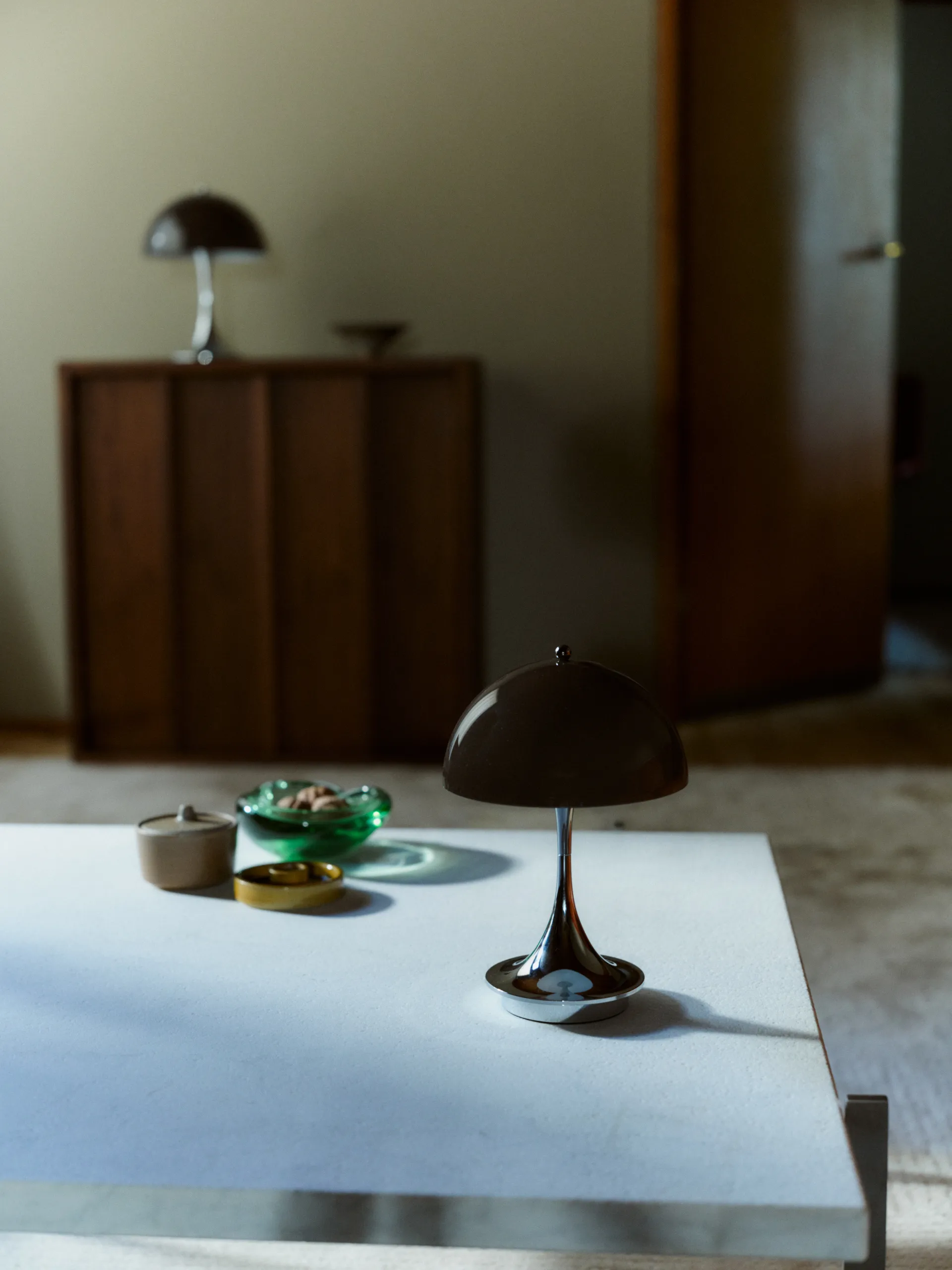 Candeeiro de mesa Panthella 160 Portable v3, Original Opal Brown Louis Poulsen