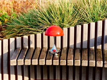 Candeeiro de mesa Panthella 160 Portable v3 - Original Opal Red - Louis Poulsen