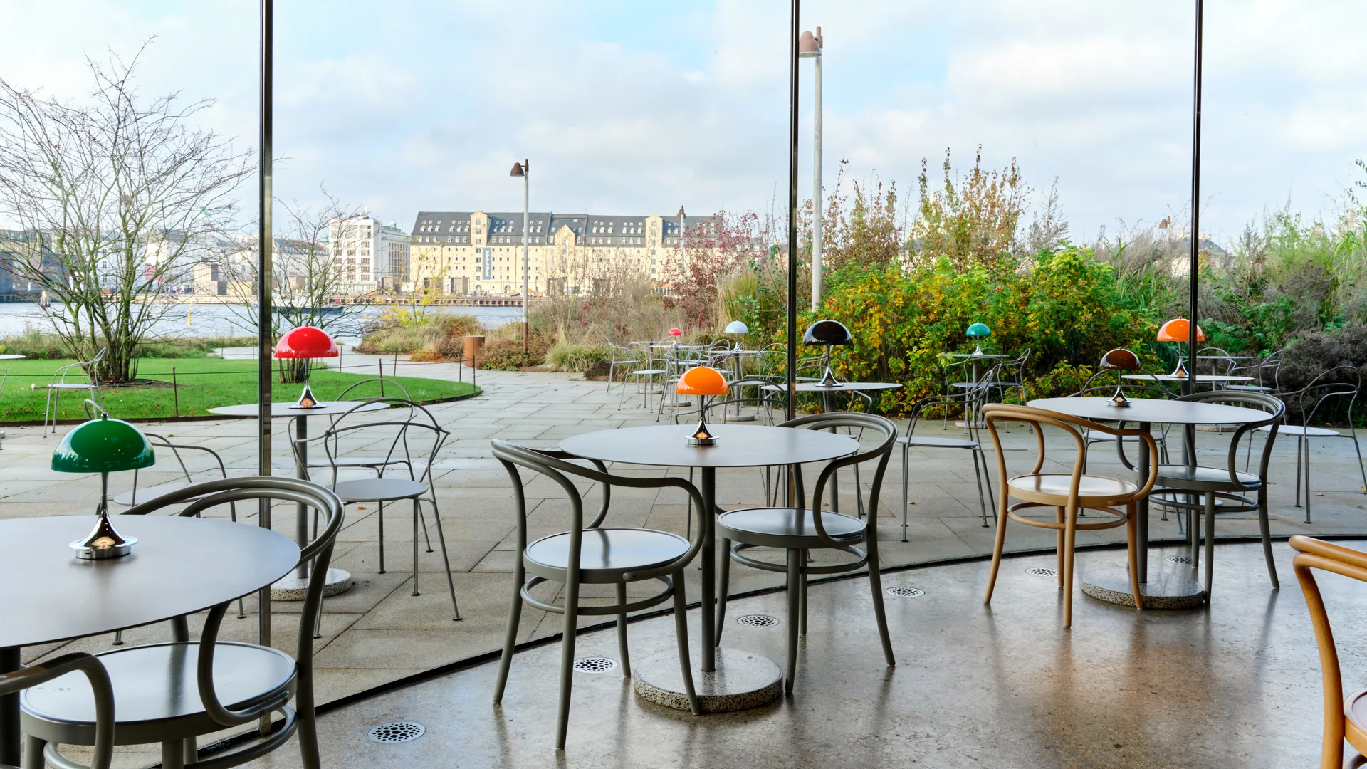 Candeeiro de mesa Panthella 160 Portable v3, Original Opal Red Louis Poulsen