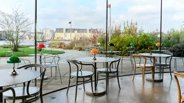 Candeeiro de mesa Panthella 160 Portable v3 - Original Opal Red - Louis Poulsen