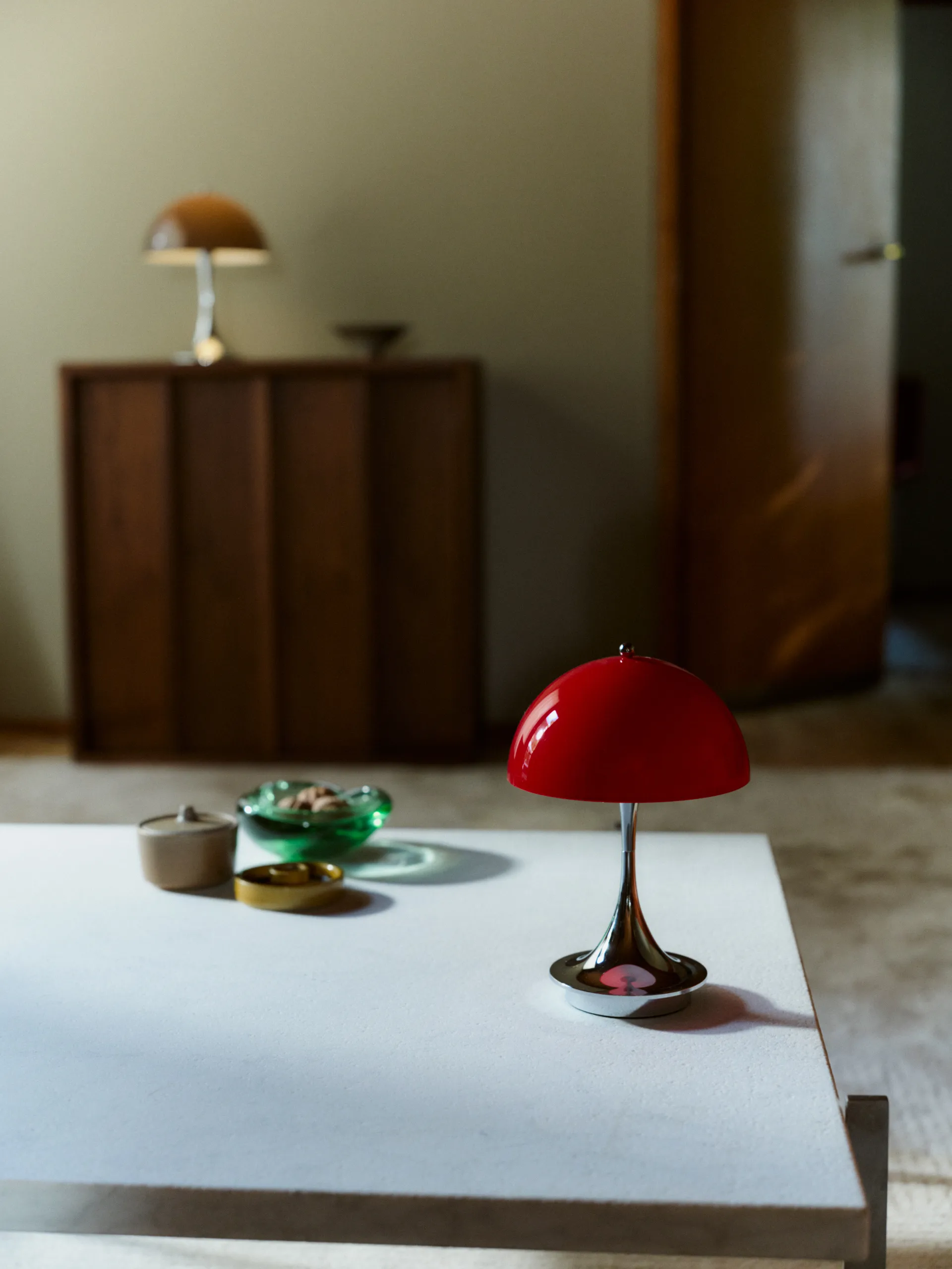 Candeeiro de mesa Panthella 160 Portable v3, Original Opal Red Louis Poulsen