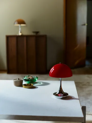 Candeeiro de mesa Panthella 160 Portable v3 - Original Opal Red - Louis Poulsen