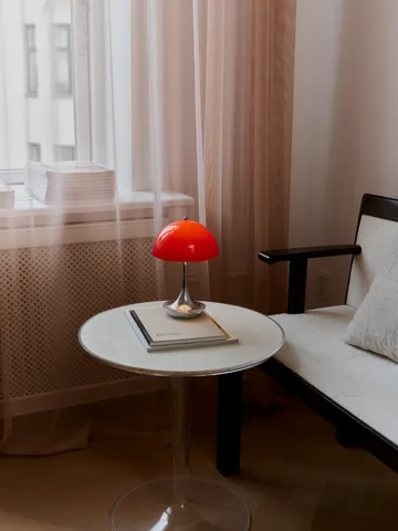 Candeeiro de mesa Panthella 160 Portable v3 - Original Opal Red - Louis Poulsen